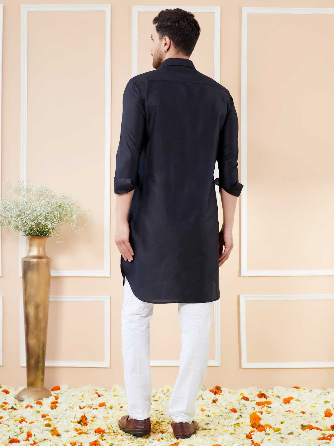 Men Black Cotton Solid Pathani Kurta - Image 3