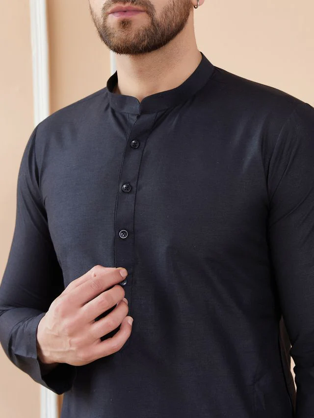 Men Black Cotton Solid Straight Kurta - Image 5