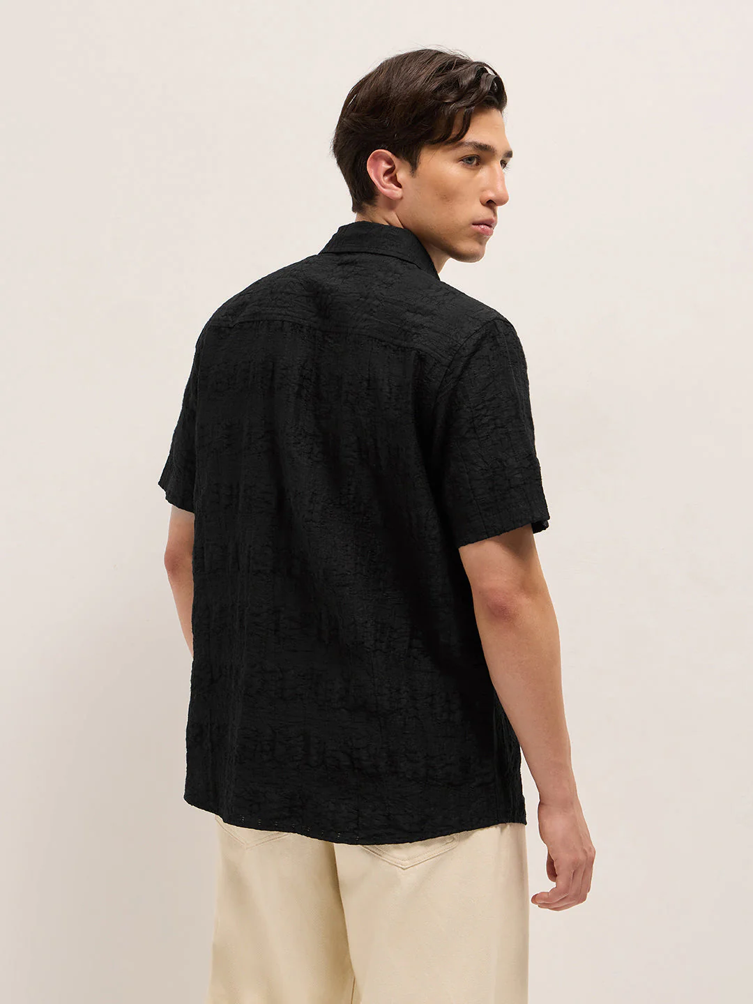 Men Black Crinkle Textured Regular Fit Half-Sleeve Casual Shirt - Image 2