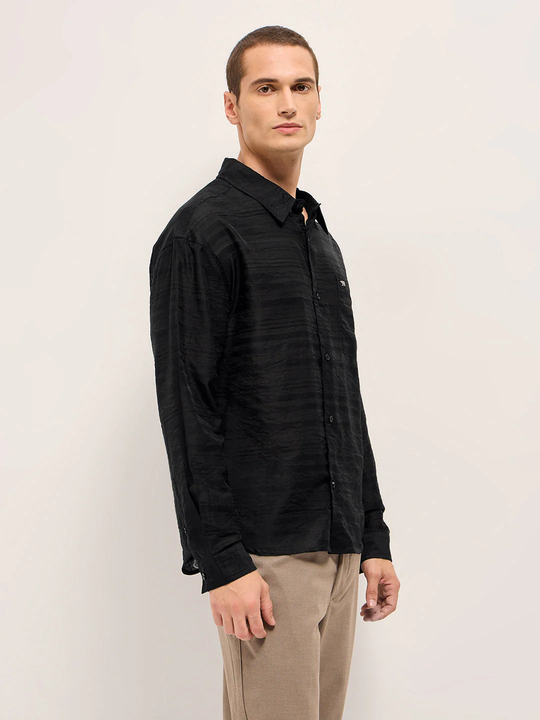 Men Black Crinkled Horizontal Textured Stripe Relaxed Fit Casual Shirt - Image 3