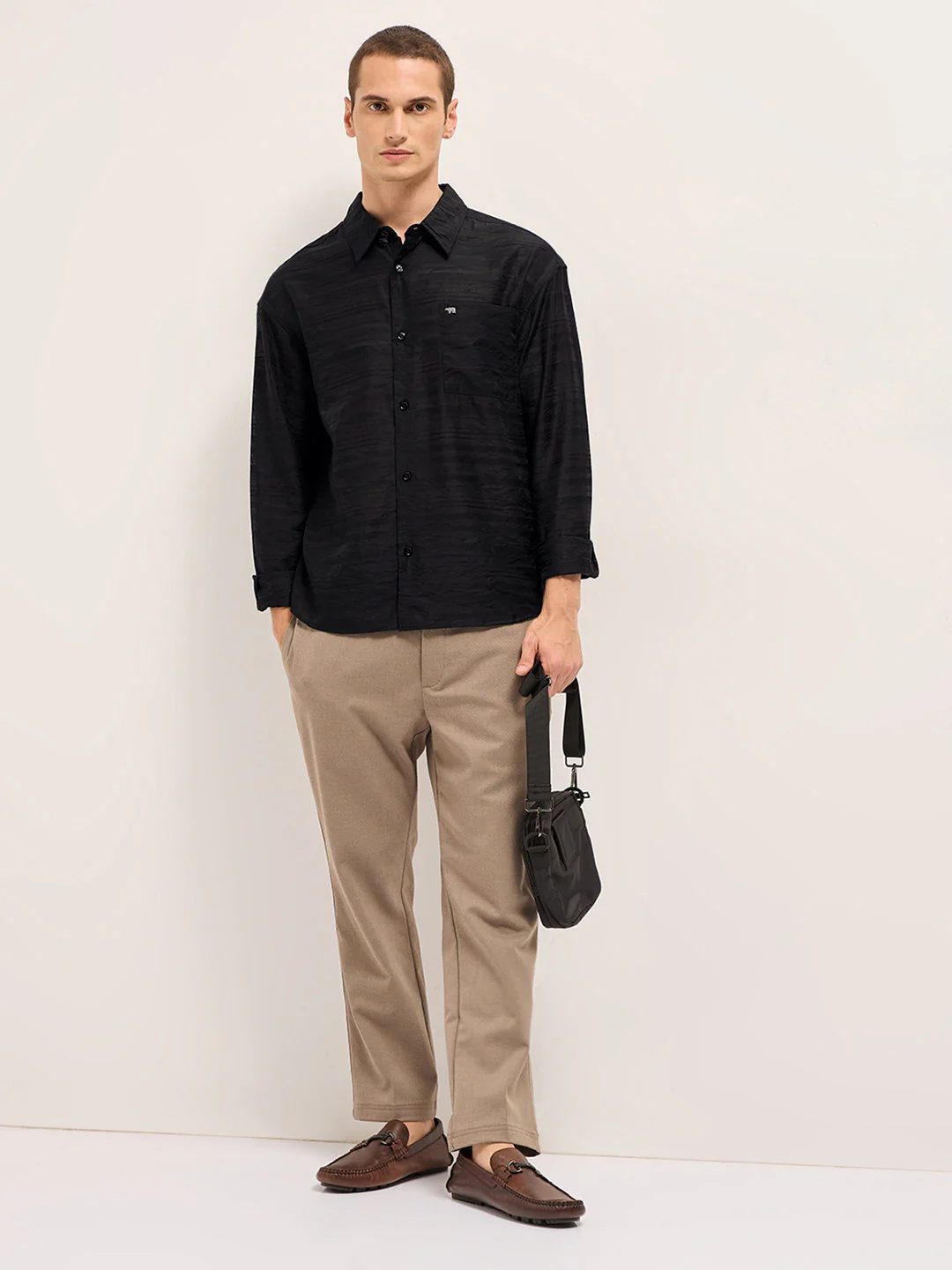 Men Black Crinkled Horizontal Textured Stripe Relaxed Fit Casual Shirt - Image 4