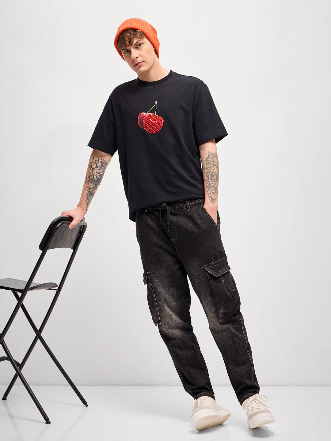 Men Black digital print Crew Neck T-Shirt - Image 4