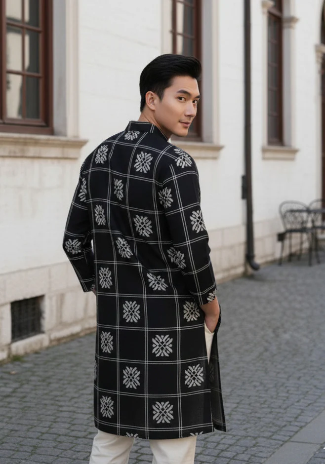 Men Black Embroidered Kurta - Image 4