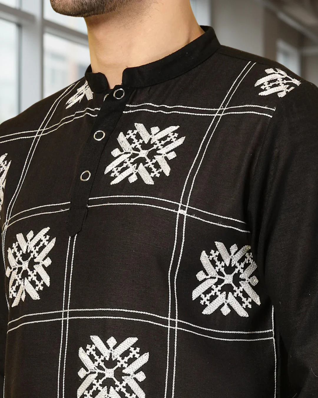 Men Black Embroidered Kurta - Image 5