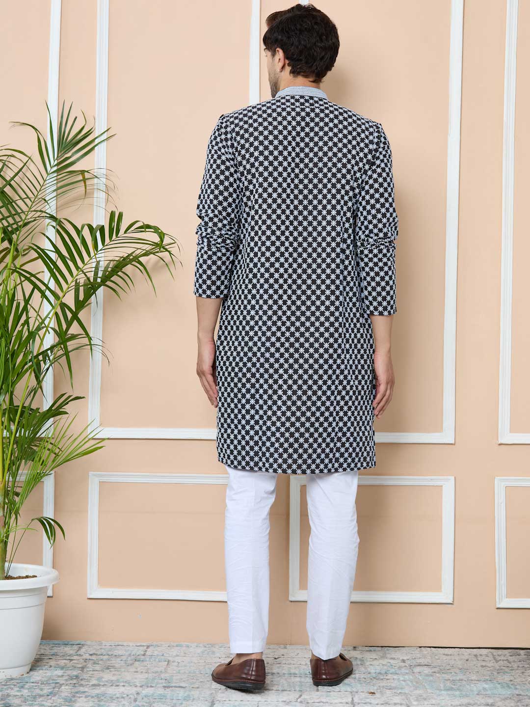 Men Black Ethnic Motifs Embroidered Mandarin Collar Straight Kurta - Image 3