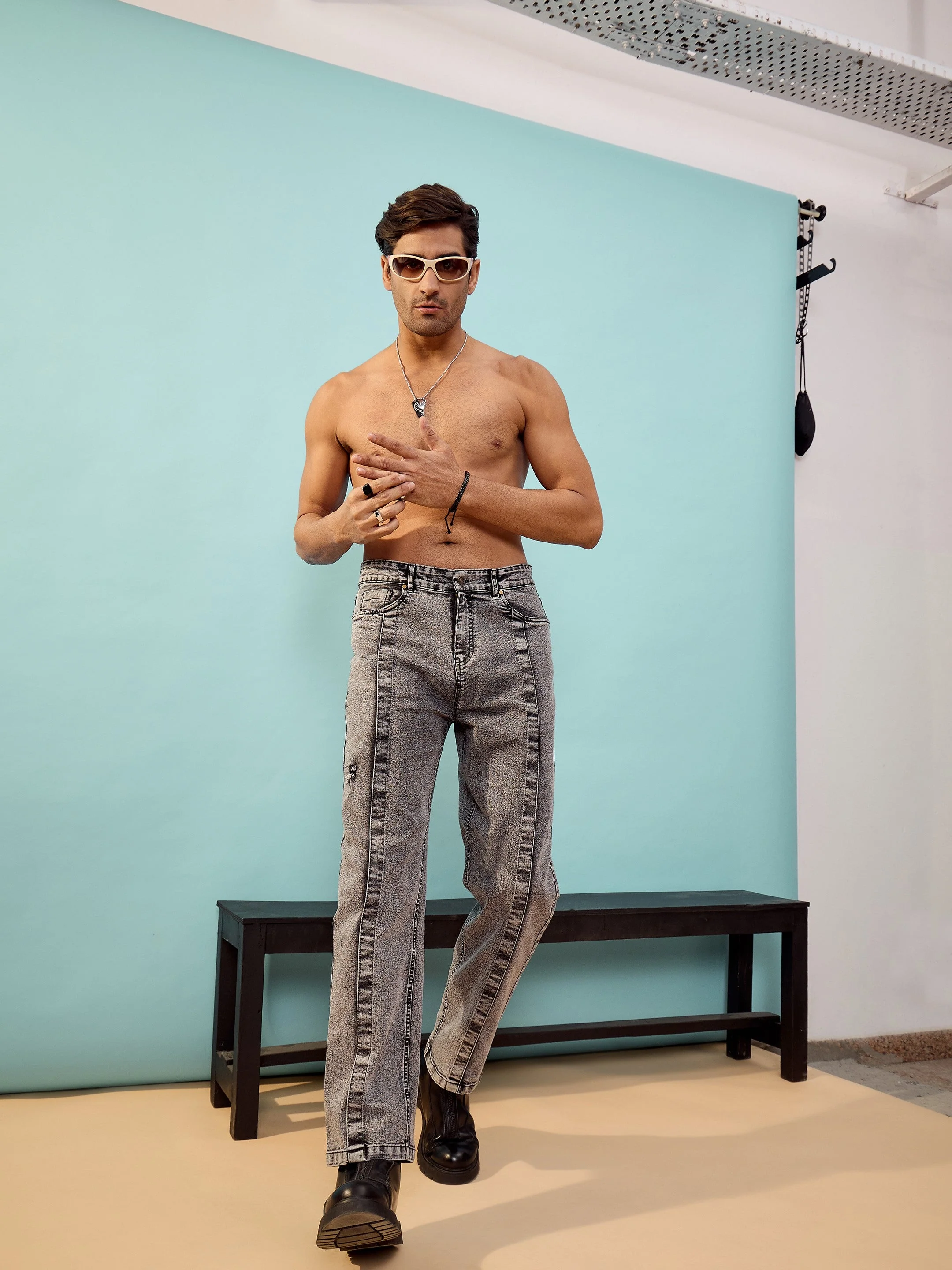 Men Black Front Detail Oversized Jeans - Image 4