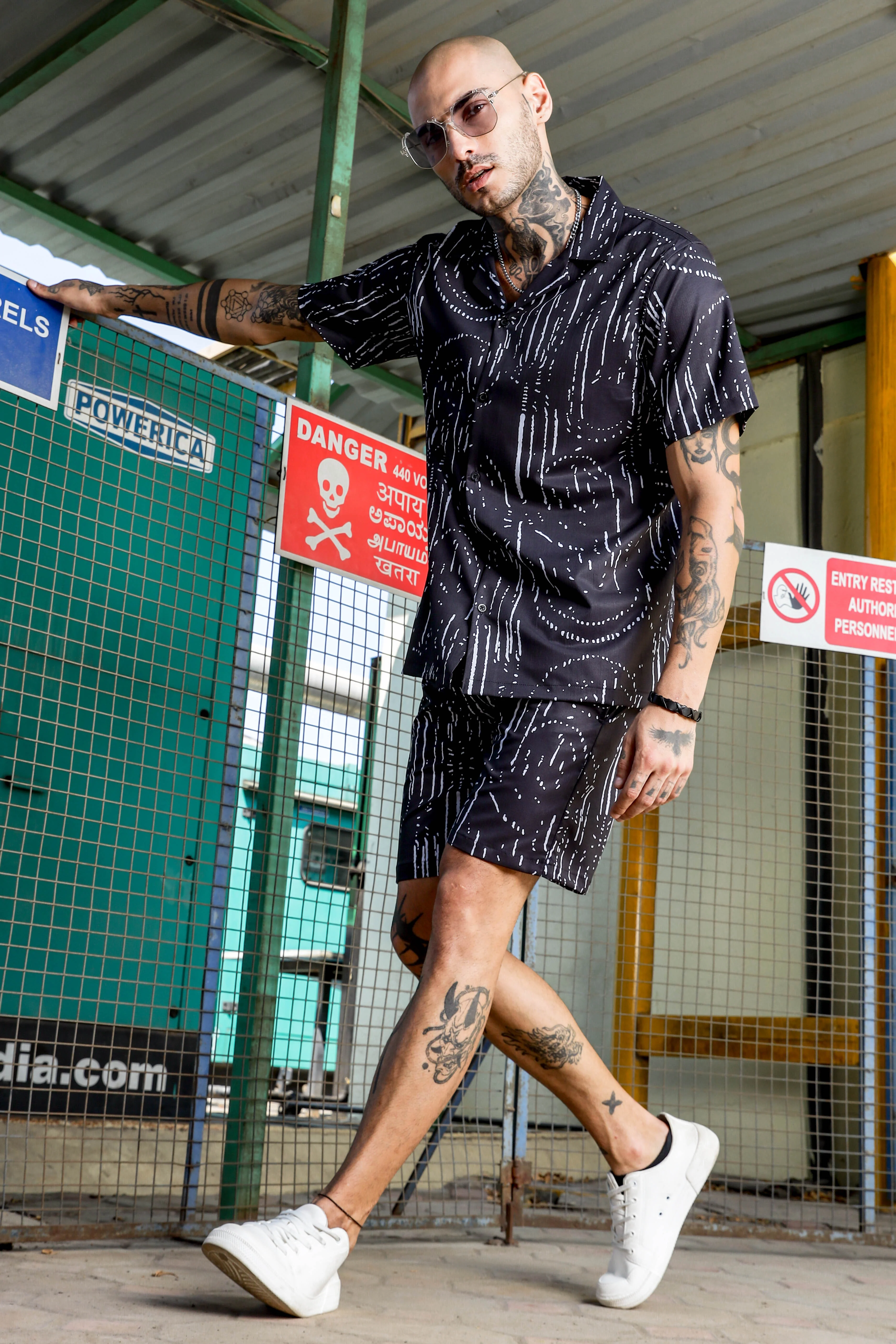 Men Black Geometric Print Shorts - Image 7