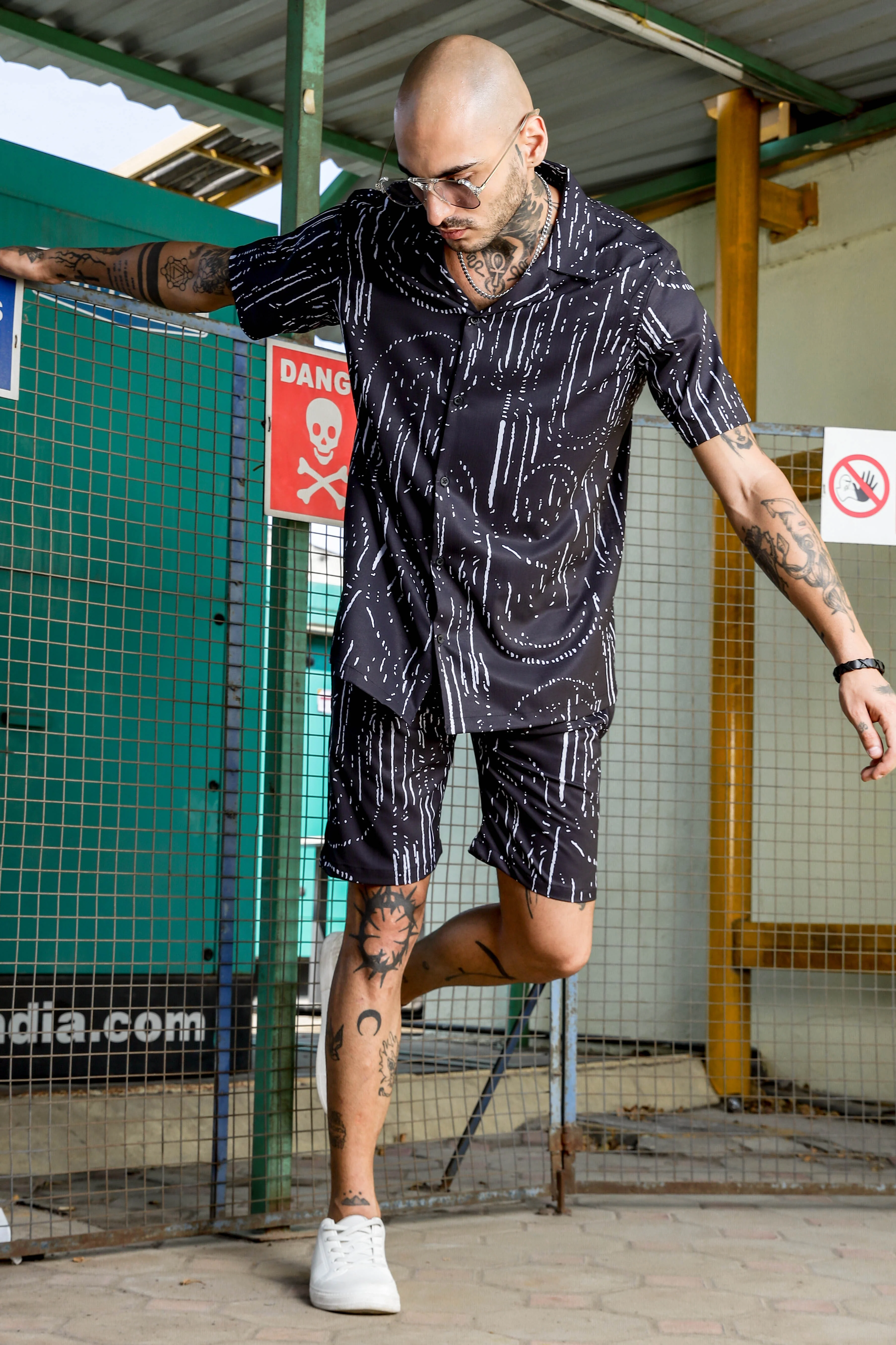 Men Black Geometric Print Shorts - Image 8