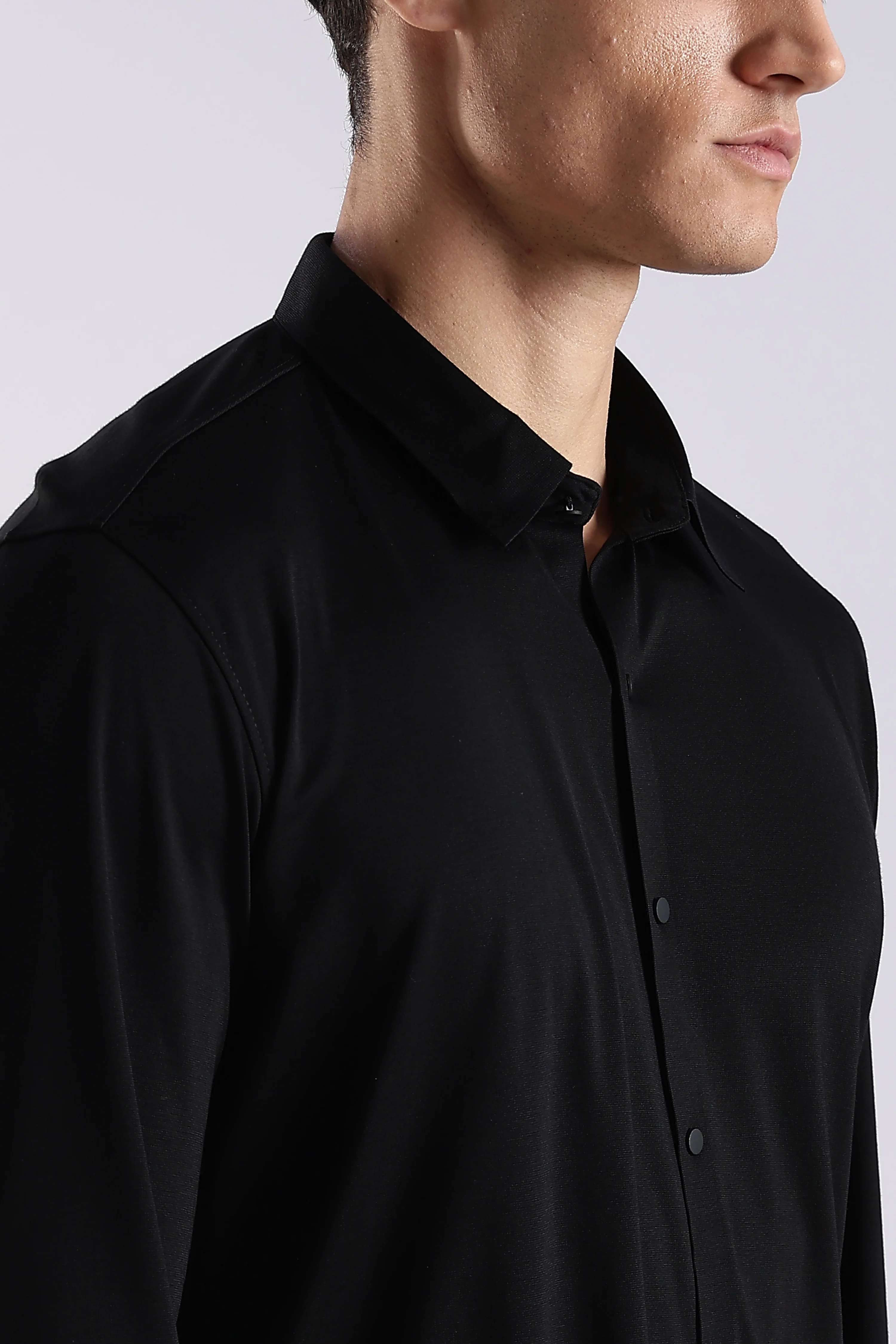 Men Black Knitted Slim Fit Shirt - Image 10