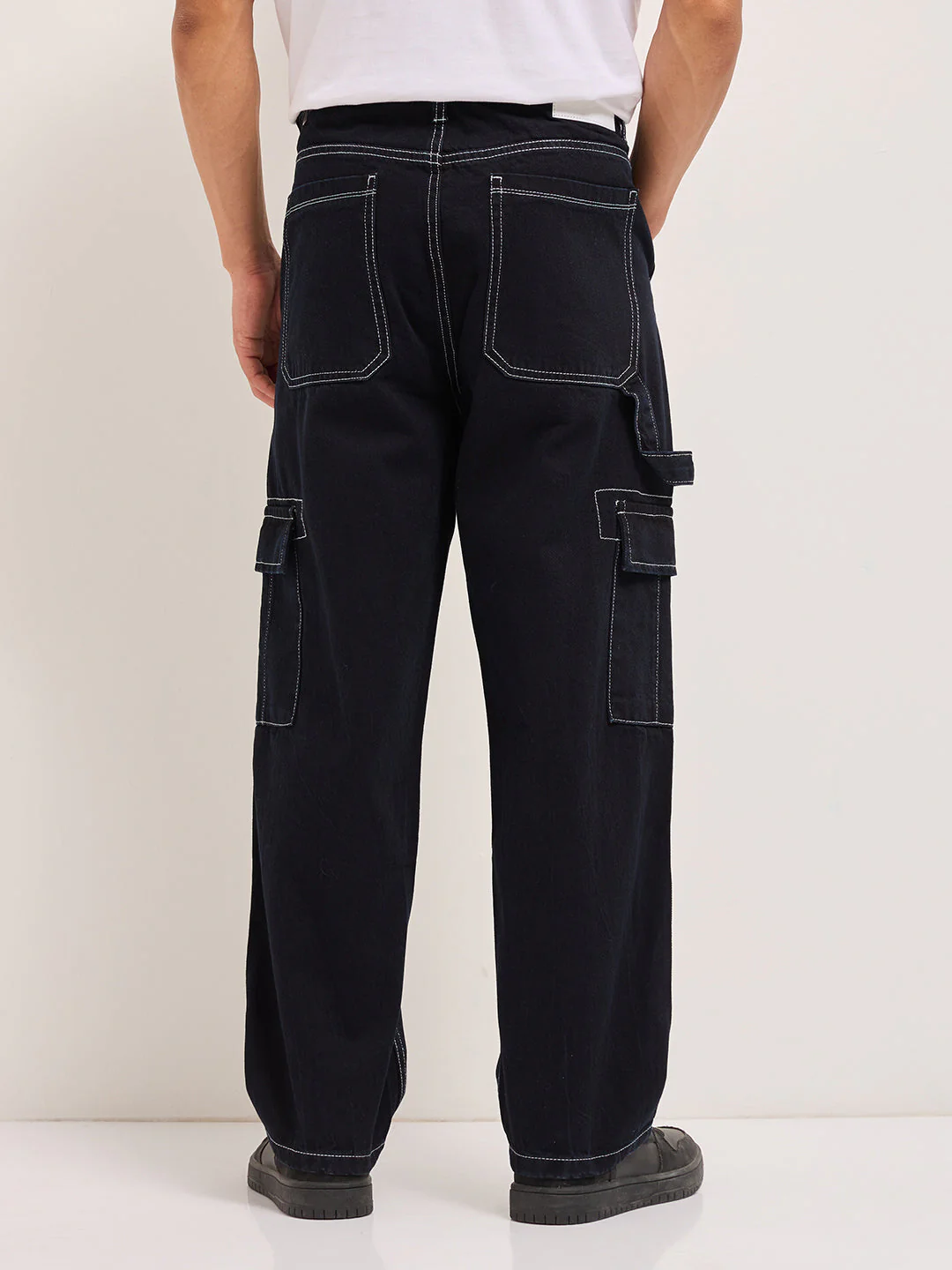 Men Black Mid-Rise Baggy Fit Cargo Jeans - Image 2