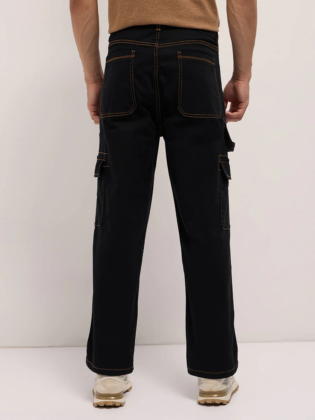 Men Black Mid-Rise Baggy Fit Cargo Jeans - Image 2