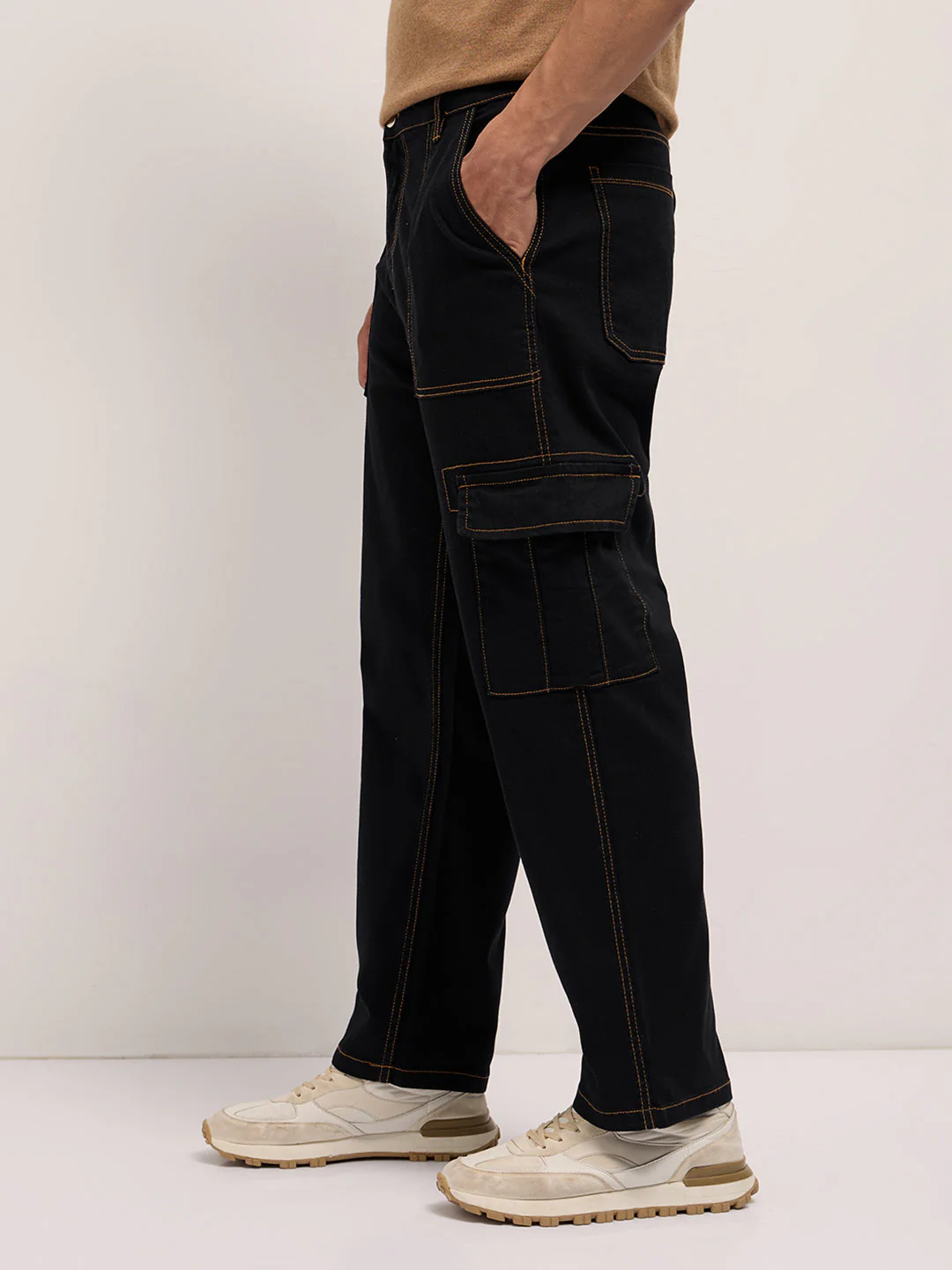 Men Black Mid-Rise Baggy Fit Cargo Jeans - Image 3