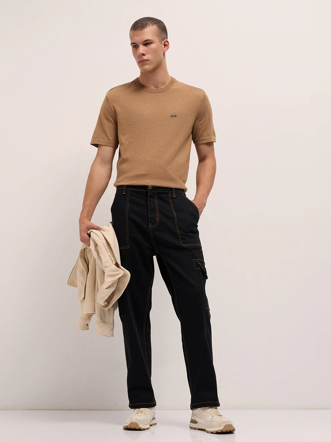 Men Black Mid-Rise Baggy Fit Cargo Jeans - Image 4