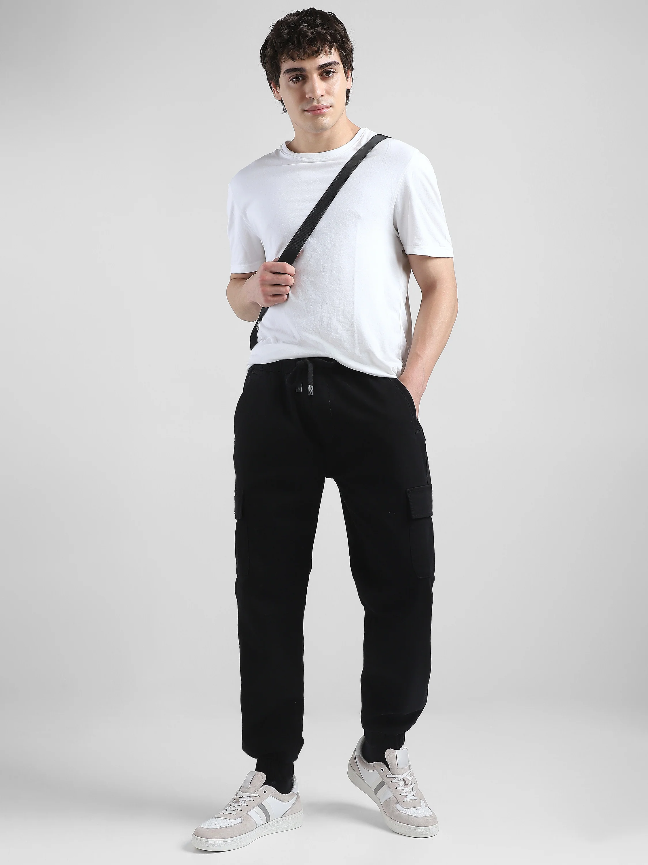 Men Black Mid Rise Cargo Pants - Image 2