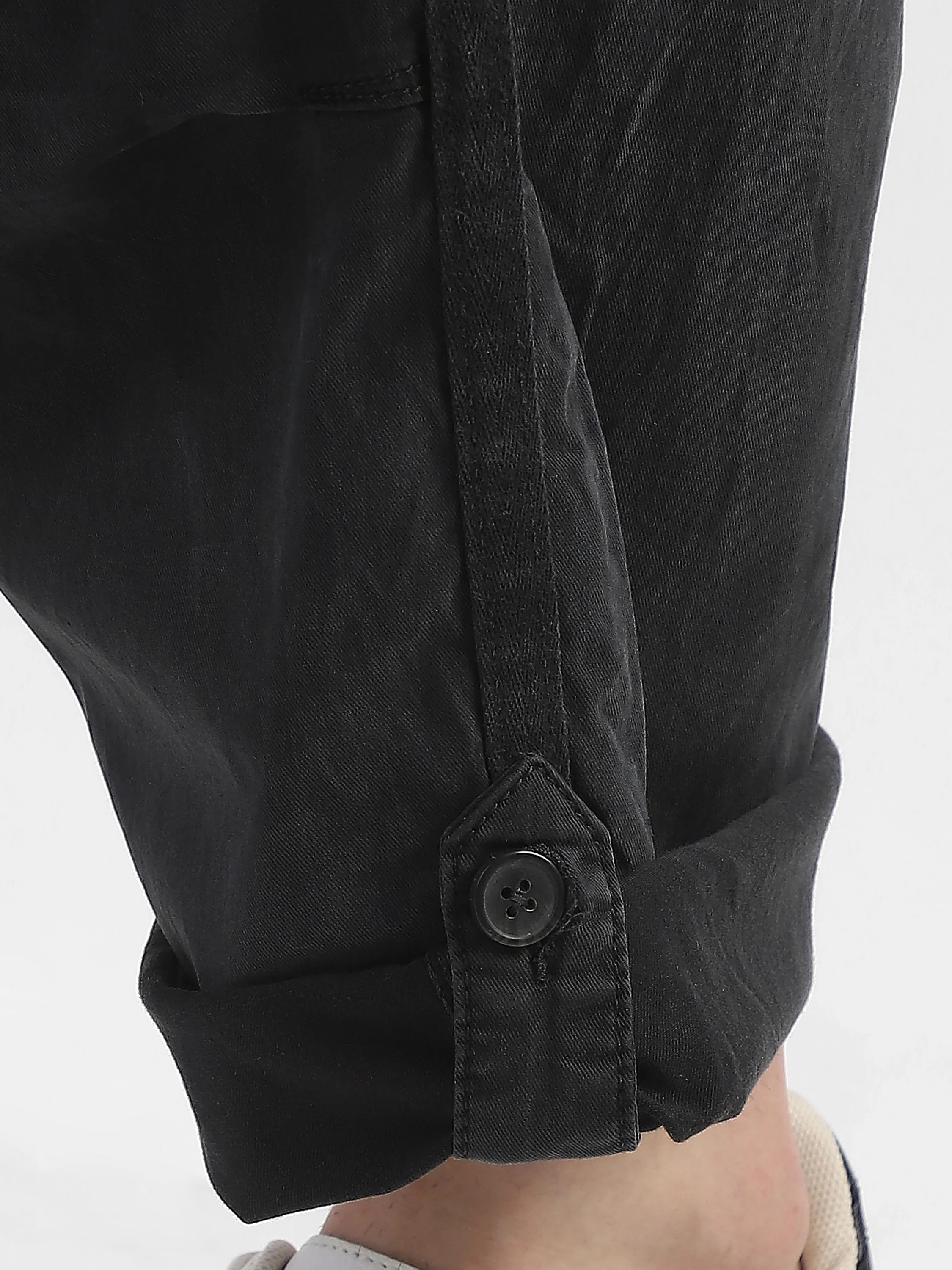 Men Black Mid Rise Comfort Fit Cargo with 6 pockets - Image 2