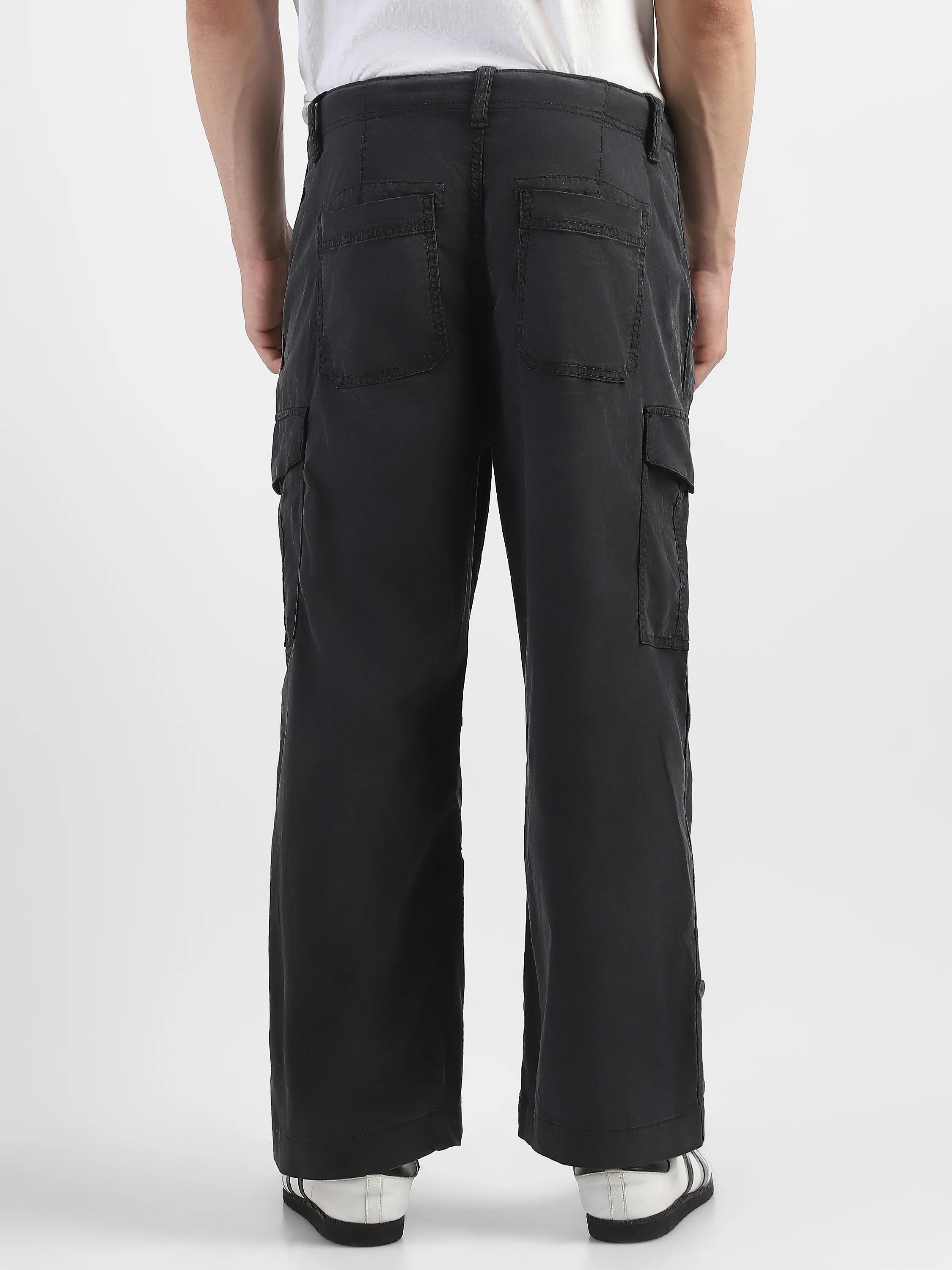 Men Black Mid Rise Comfort Fit Cargo with 6 pockets - Image 3