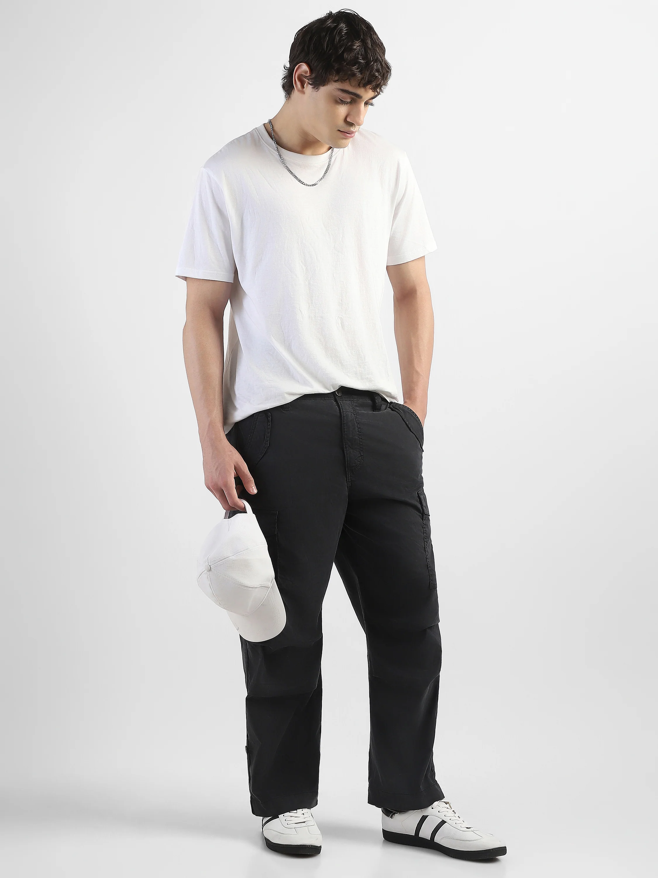 Men Black Mid Rise Comfort Fit Cargo with 6 pockets - Image 5