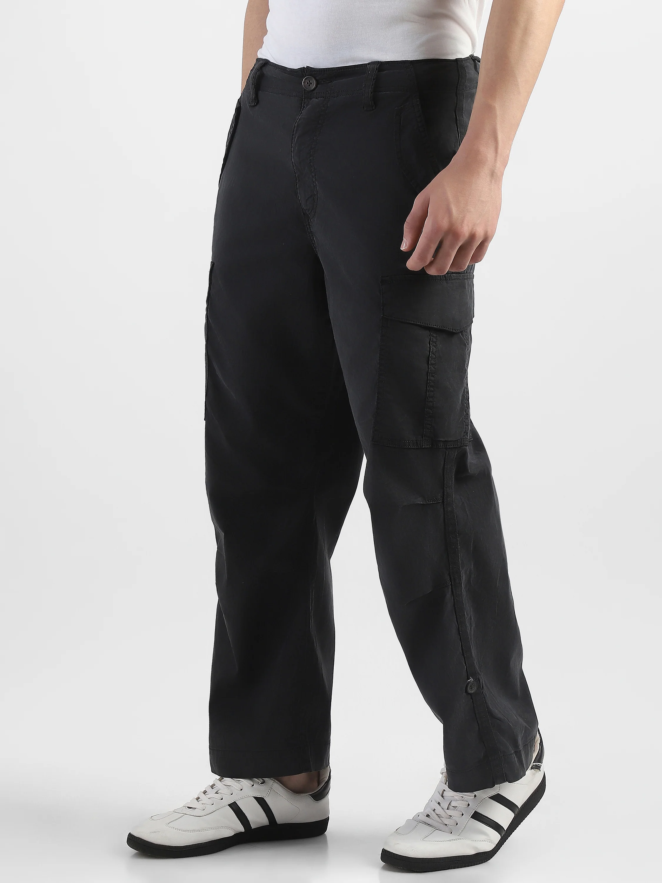 Men Black Mid Rise Comfort Fit Cargo with 6 pockets - Image 6