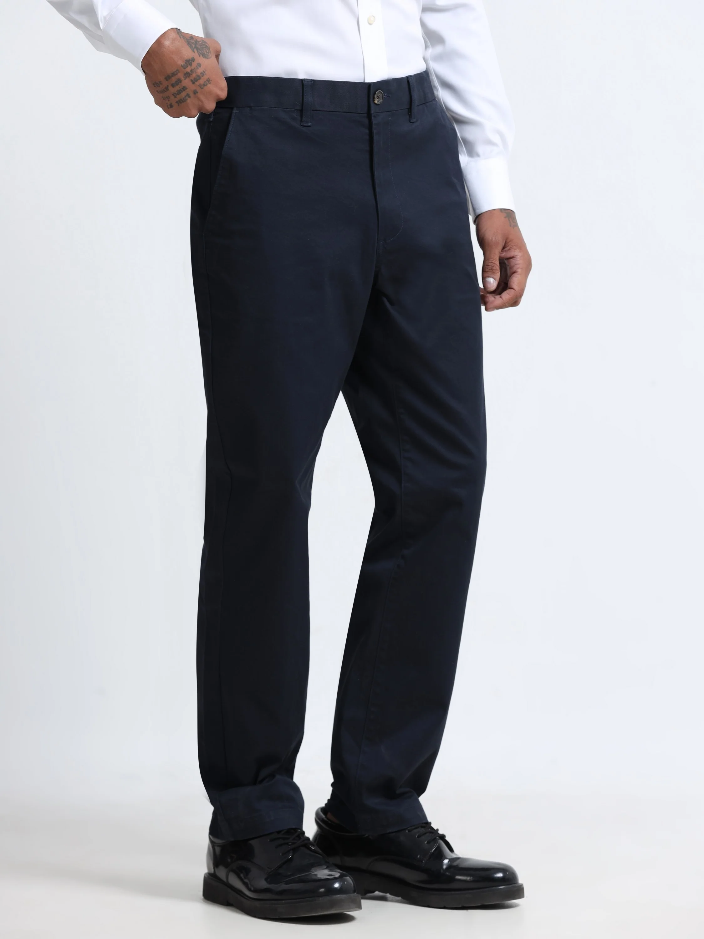 Men Black Mid-Rise Pants - Image 2