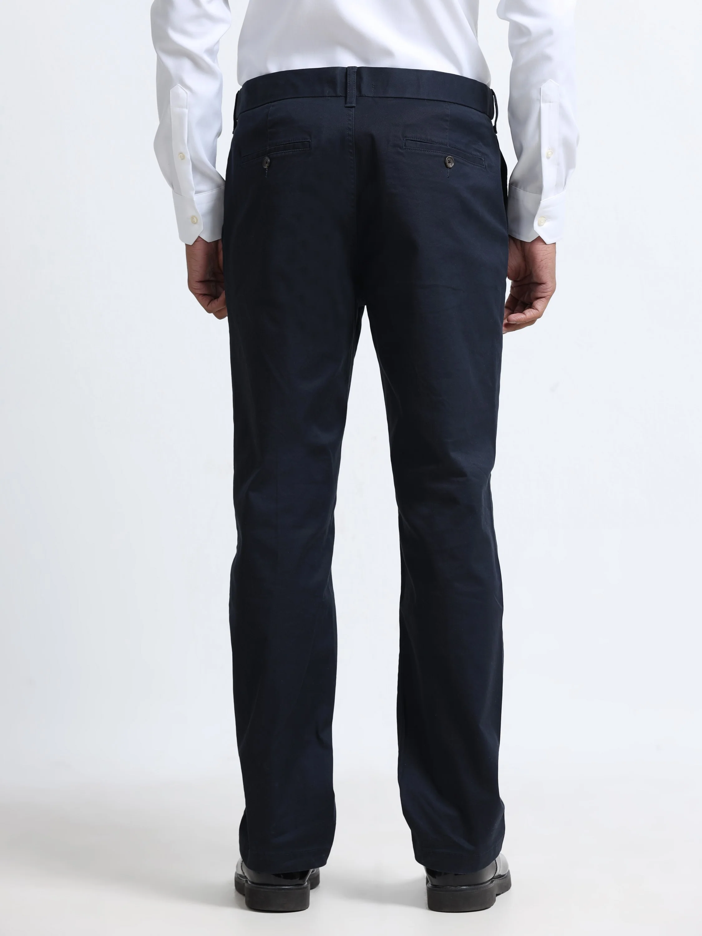 Men Black Mid-Rise Pants - Image 3