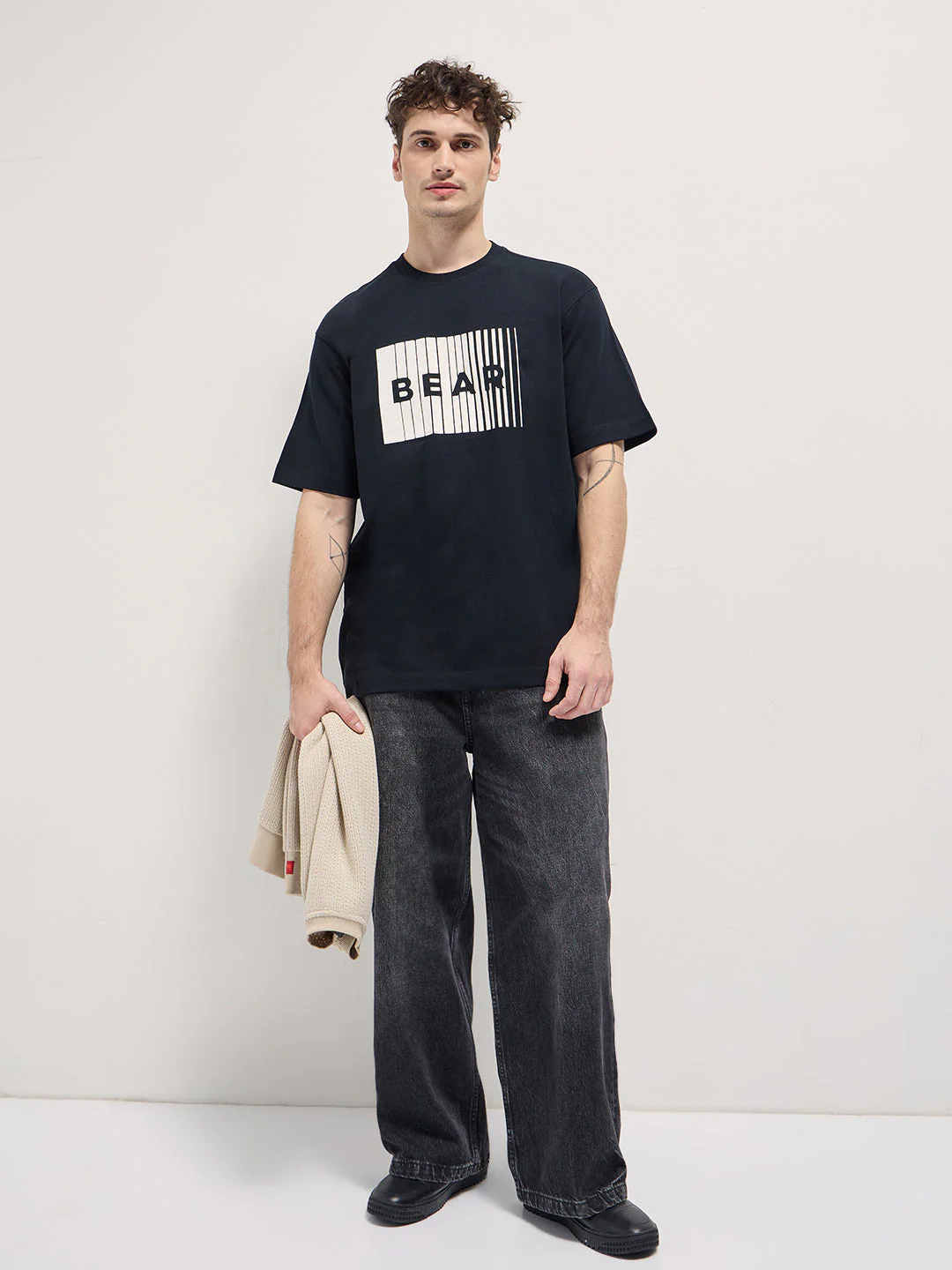 Men Black Monochromatic linear graphic Print Oversize Crew Neck T-shirt - Image 4