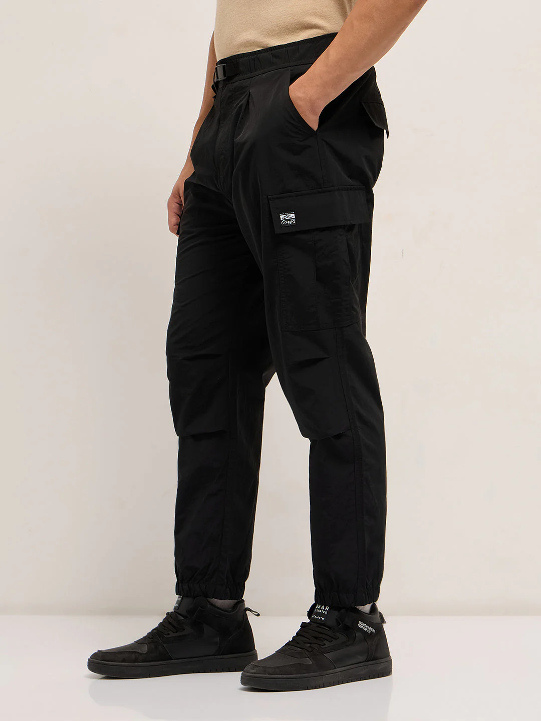 Men Black Nylon Relaxed Fit Cargo Pants - Image 3