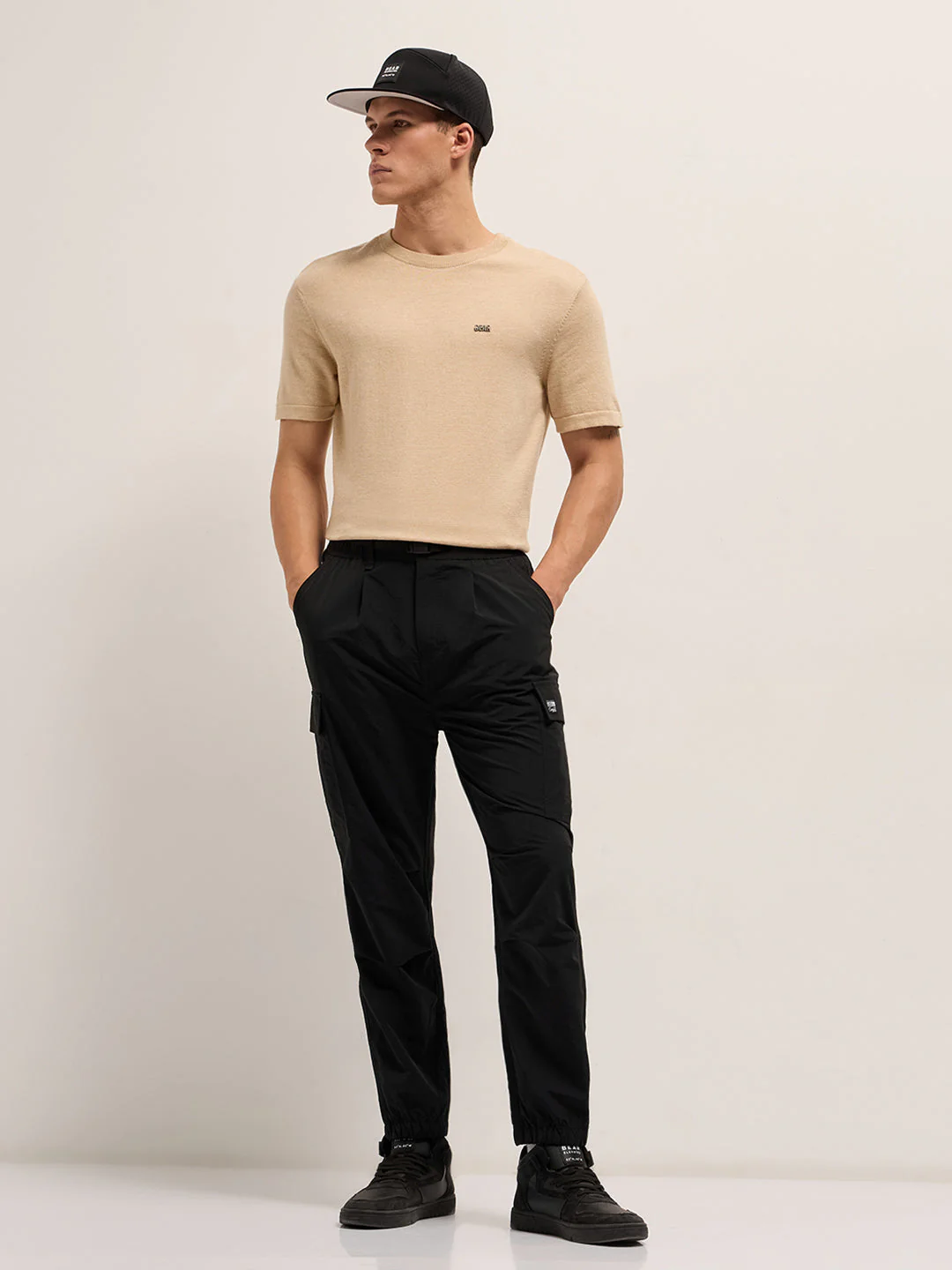 Men Black Nylon Relaxed Fit Cargo Pants - Image 4