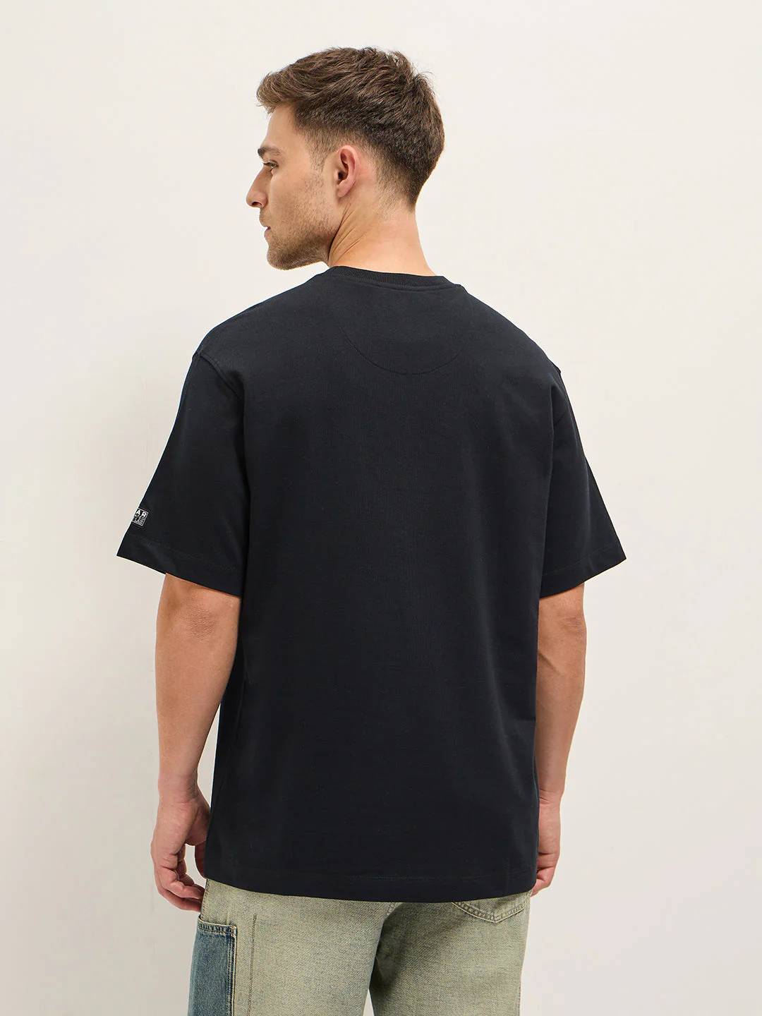 Men Black Oversize 3D Star Applique Crew Neck T-shirt - Image 2