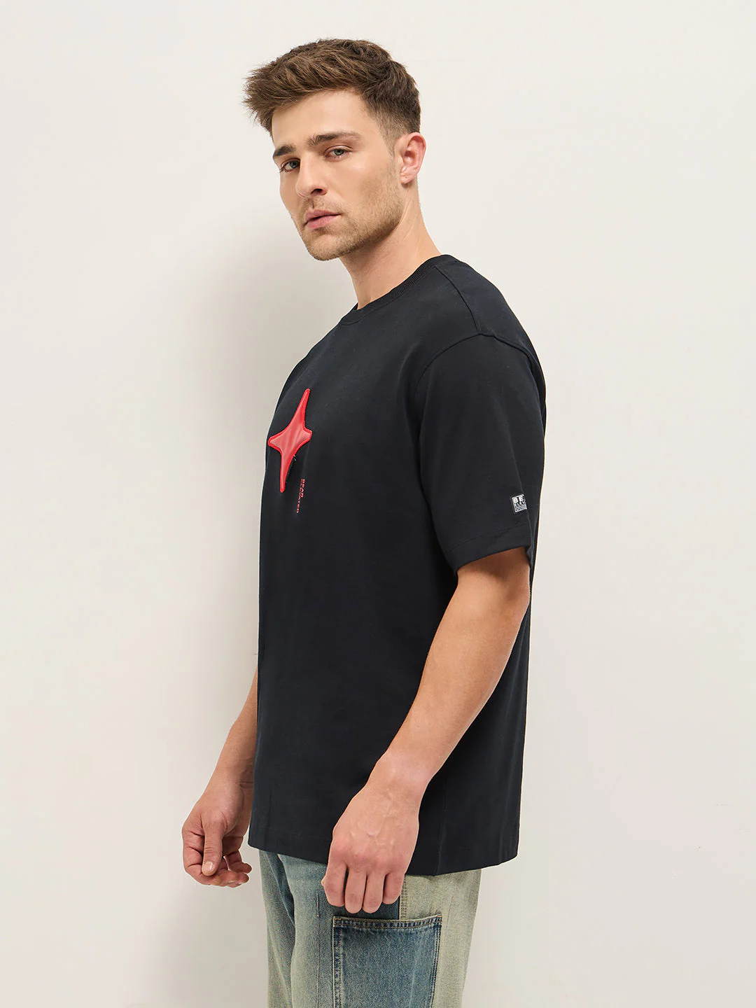 Men Black Oversize 3D Star Applique Crew Neck T-shirt - Image 3