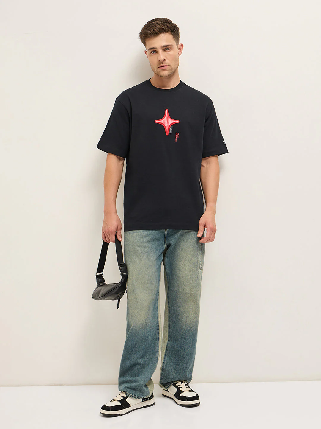 Men Black Oversize 3D Star Applique Crew Neck T-shirt - Image 4