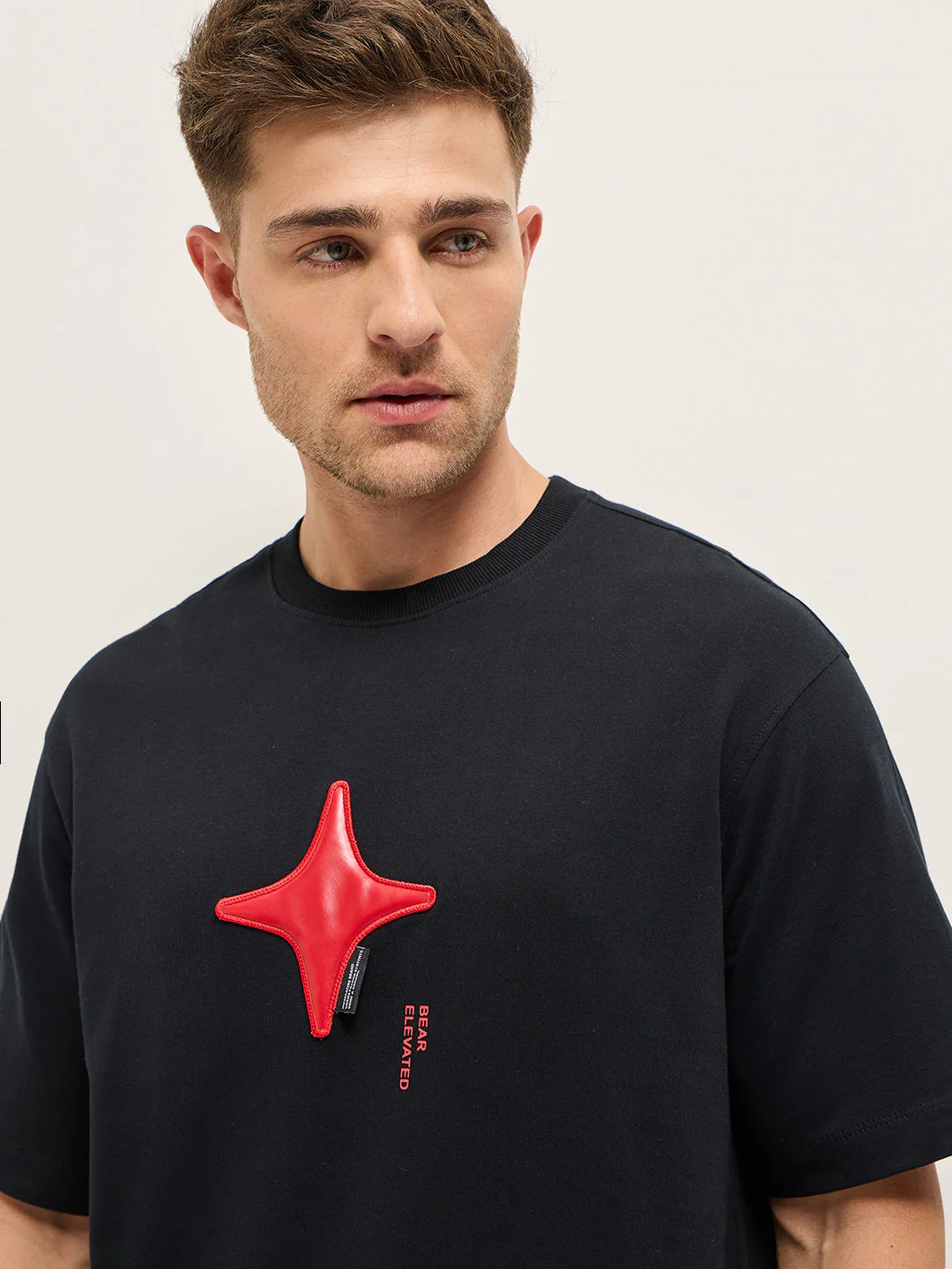 Men Black Oversize 3D Star Applique Crew Neck T-shirt - Image 5