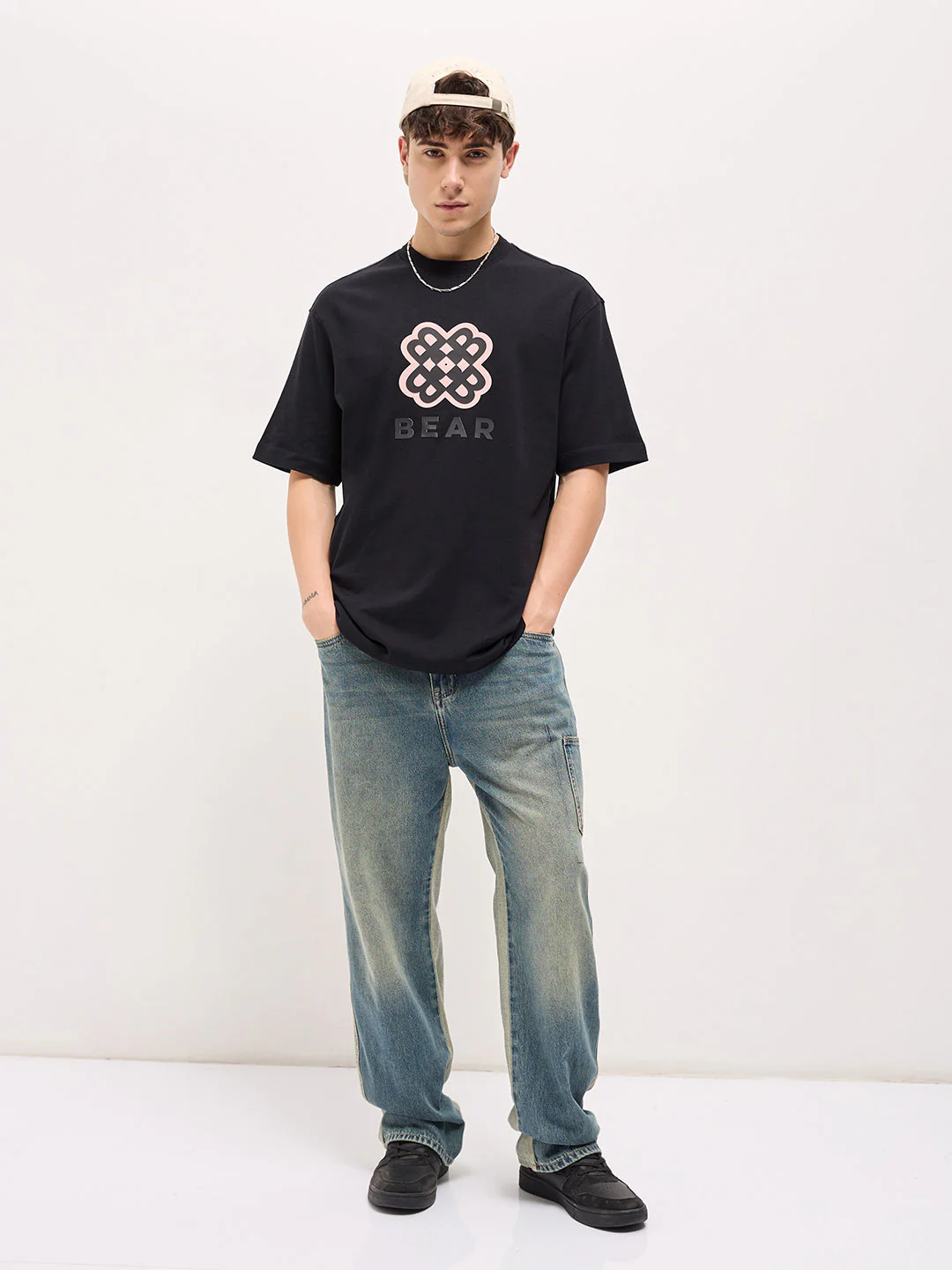Men Black Oversize Graphic Print Crew Neck T-shirt - Image 4