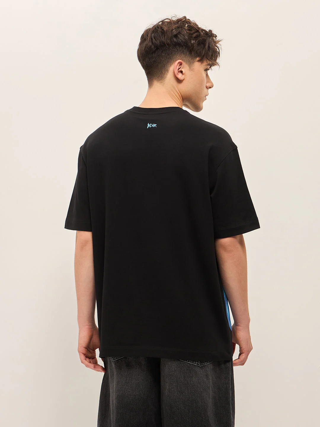 Men Black Oversize Graphic Printed Crew Neck T-shirt - Image 2