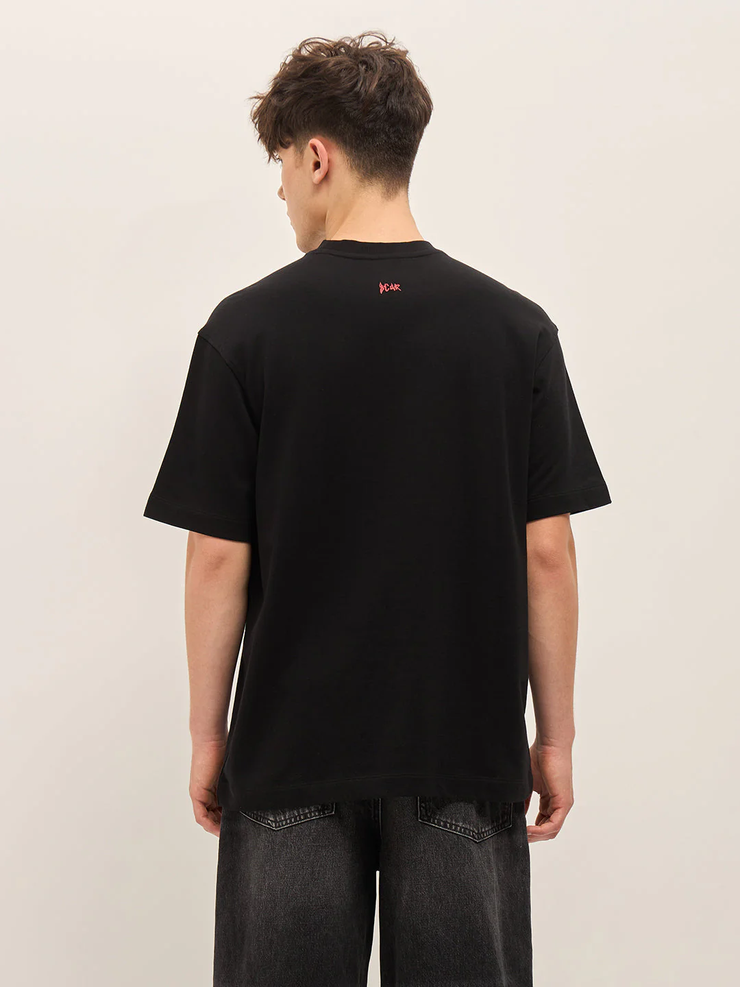 Men Black Oversize Graphic Printed Crew Neck T-shirt - Image 2