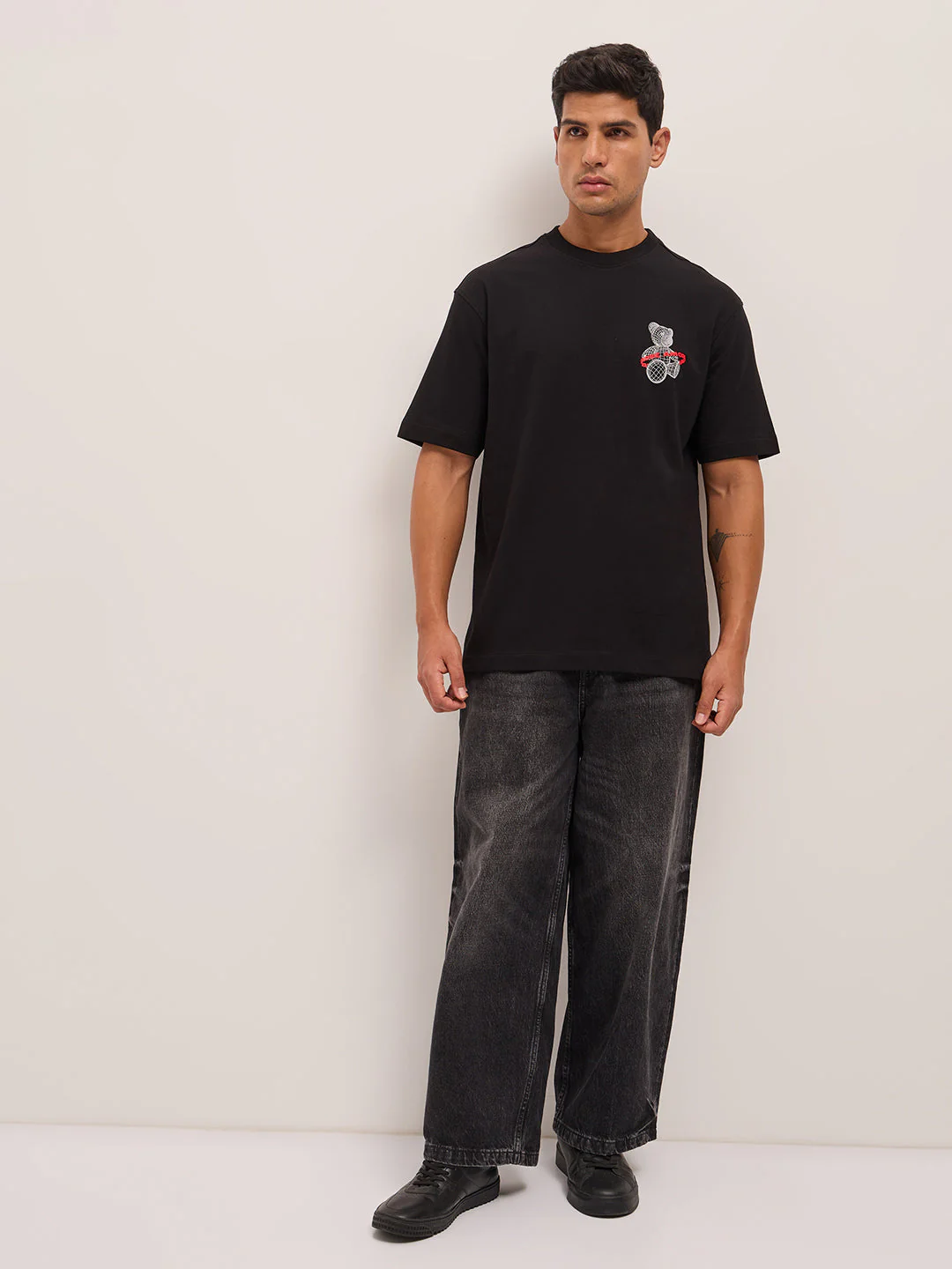 Men Black Oversize Graphic Printed Crew Neck T-shirt - Image 4