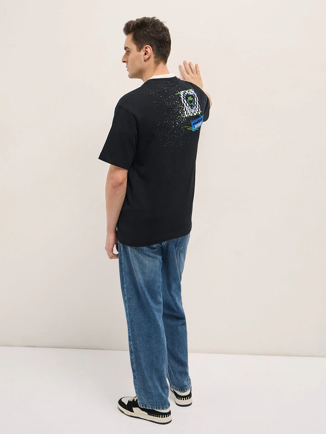 Men Black Oversize Graphic Splatter Crew Neck T-shirt - Image 2