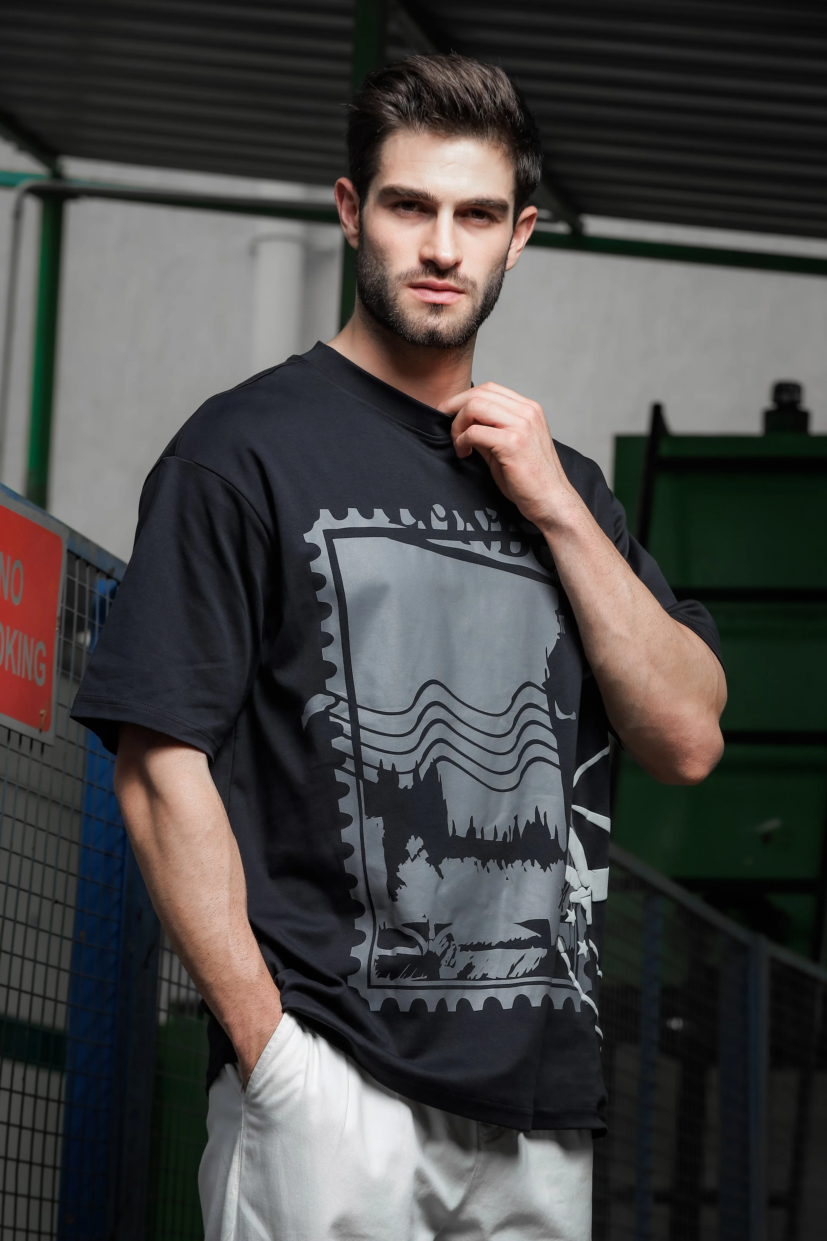 Men Black Oversized Print T-shirt - Image 3
