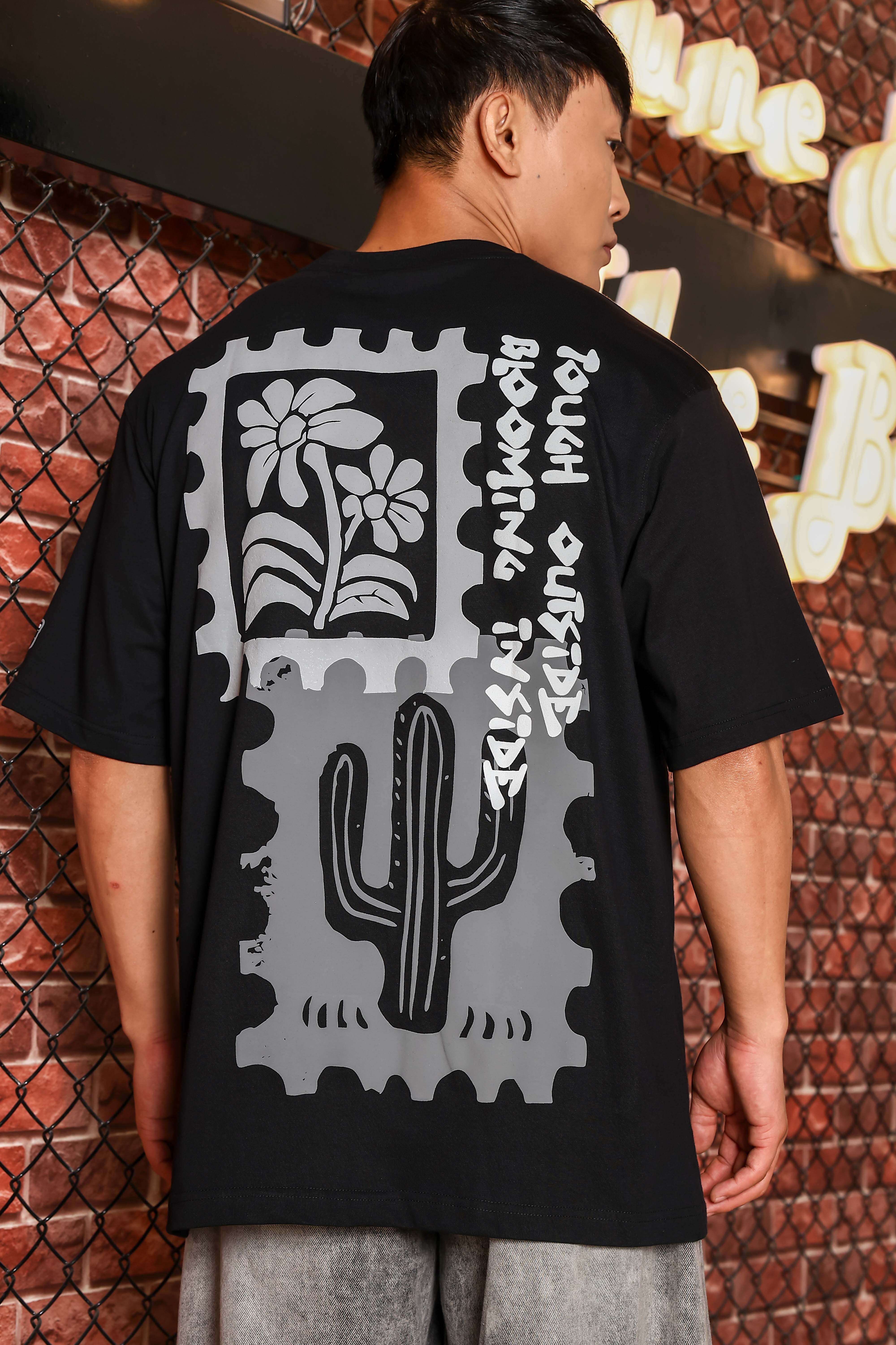 Men Black Oversized Print T-shirt - Image 3