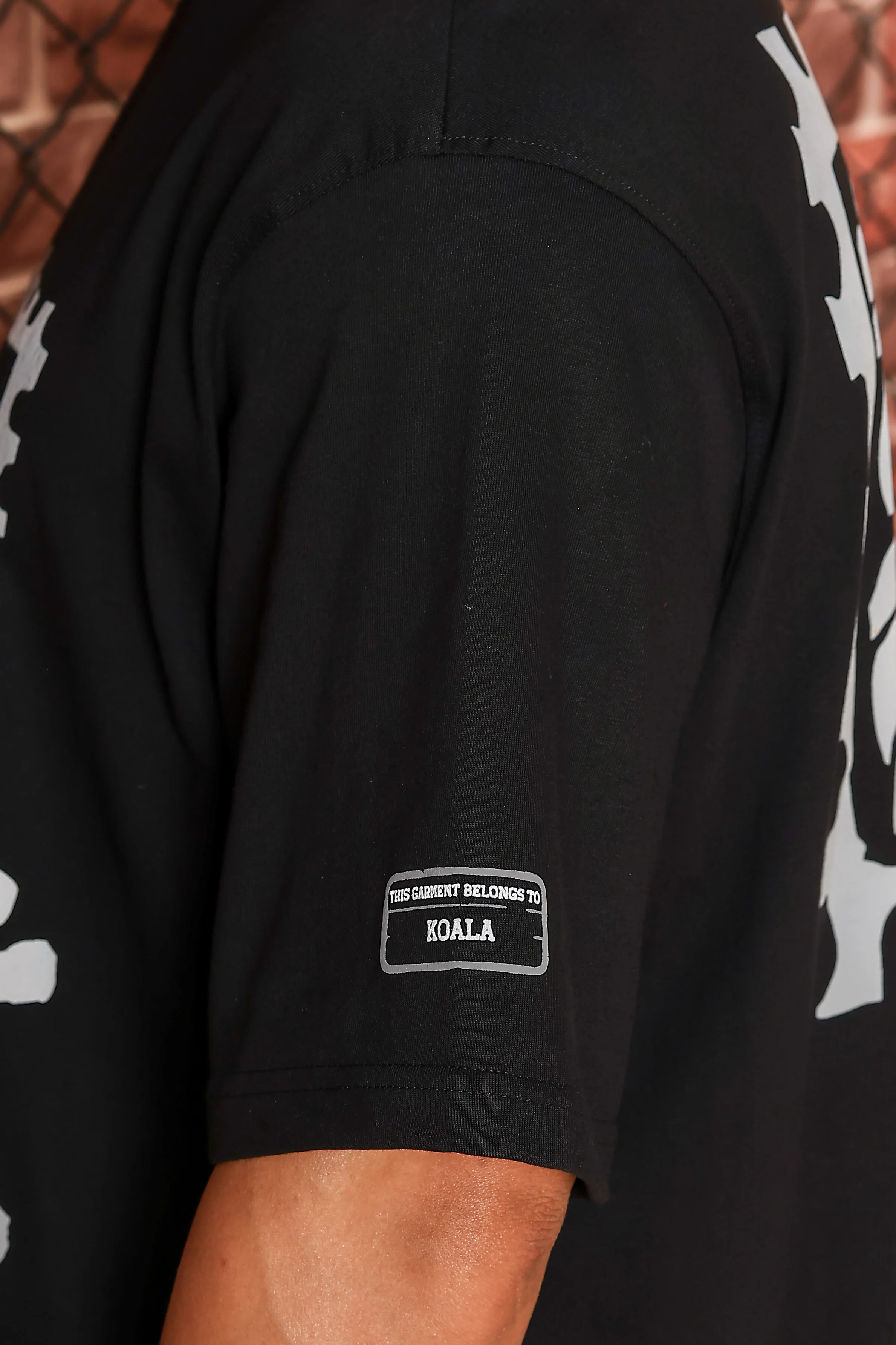 Men Black Oversized Print T-shirt - Image 4