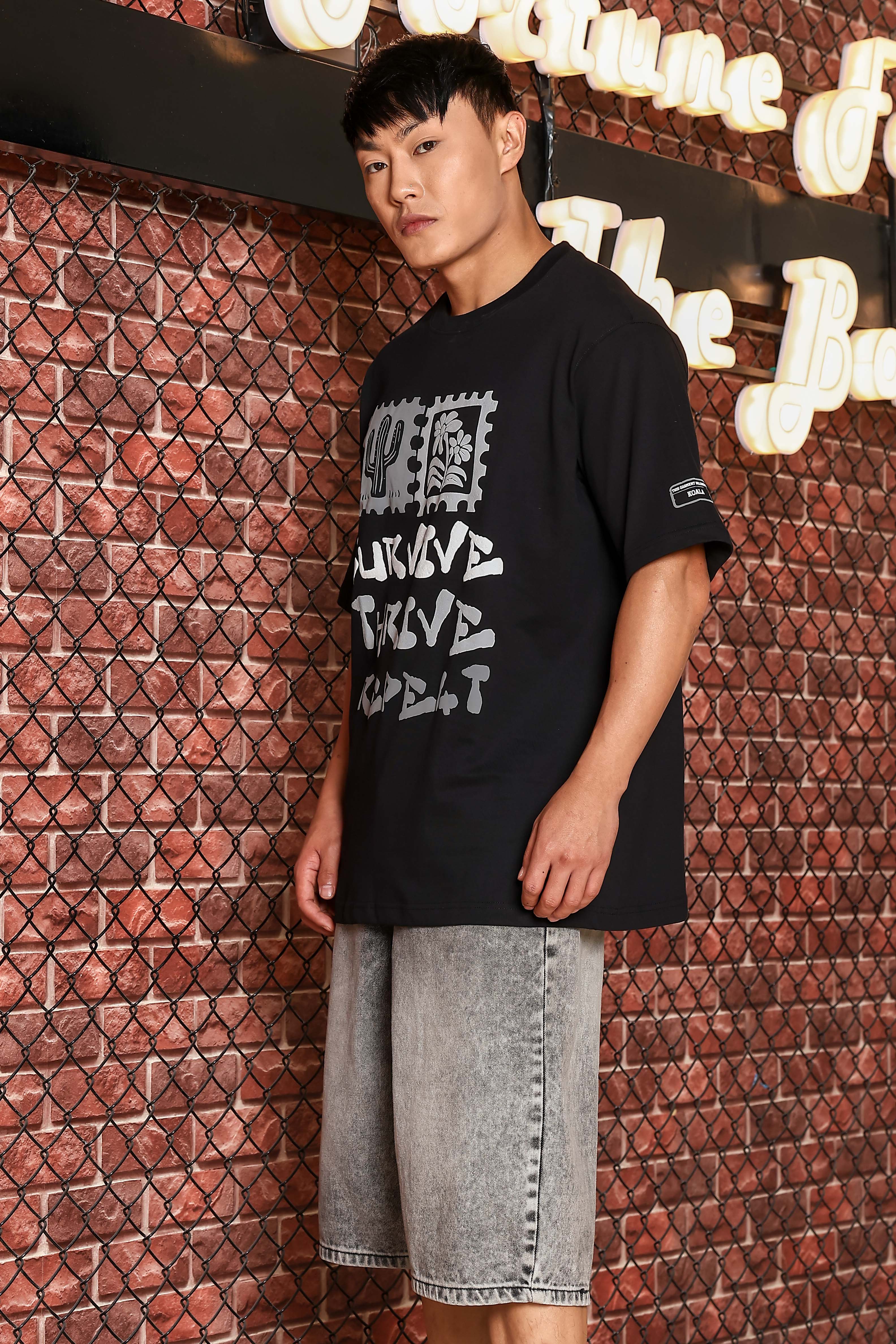 Men Black Oversized Print T-shirt - Image 5