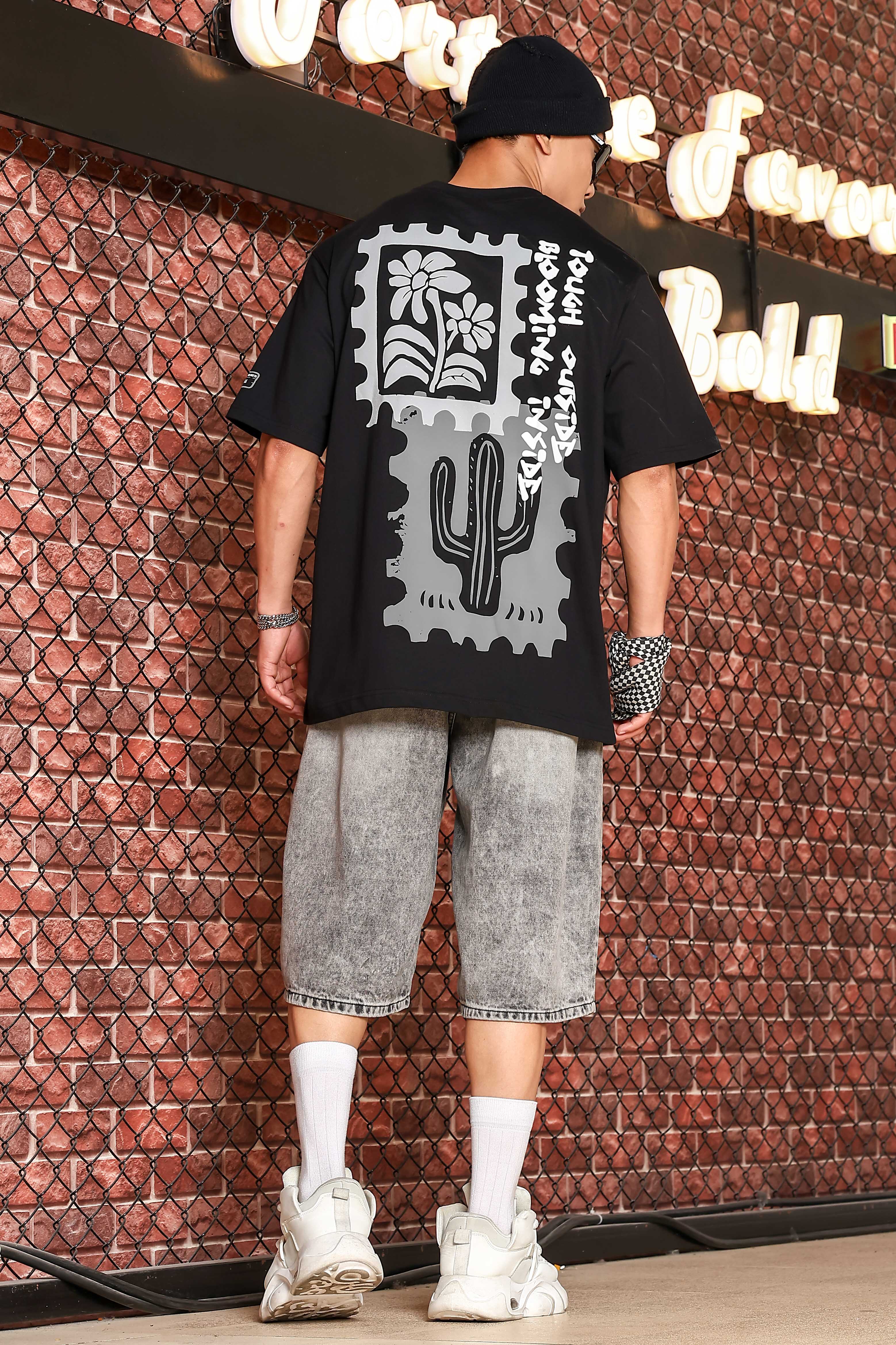 Men Black Oversized Print T-shirt - Image 6
