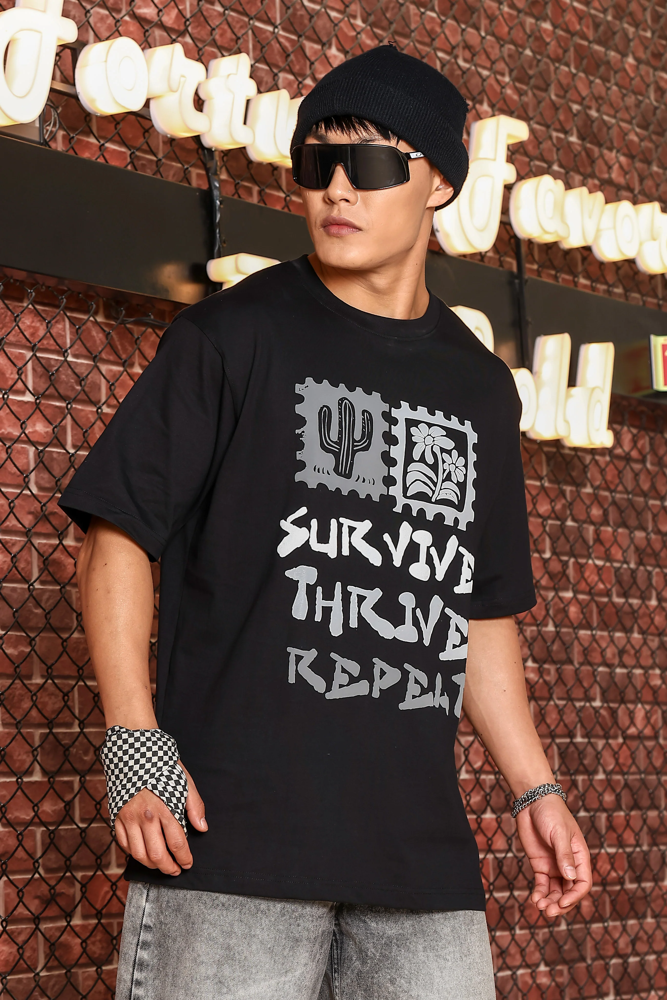 Men Black Oversized Print T-shirt - Image 7