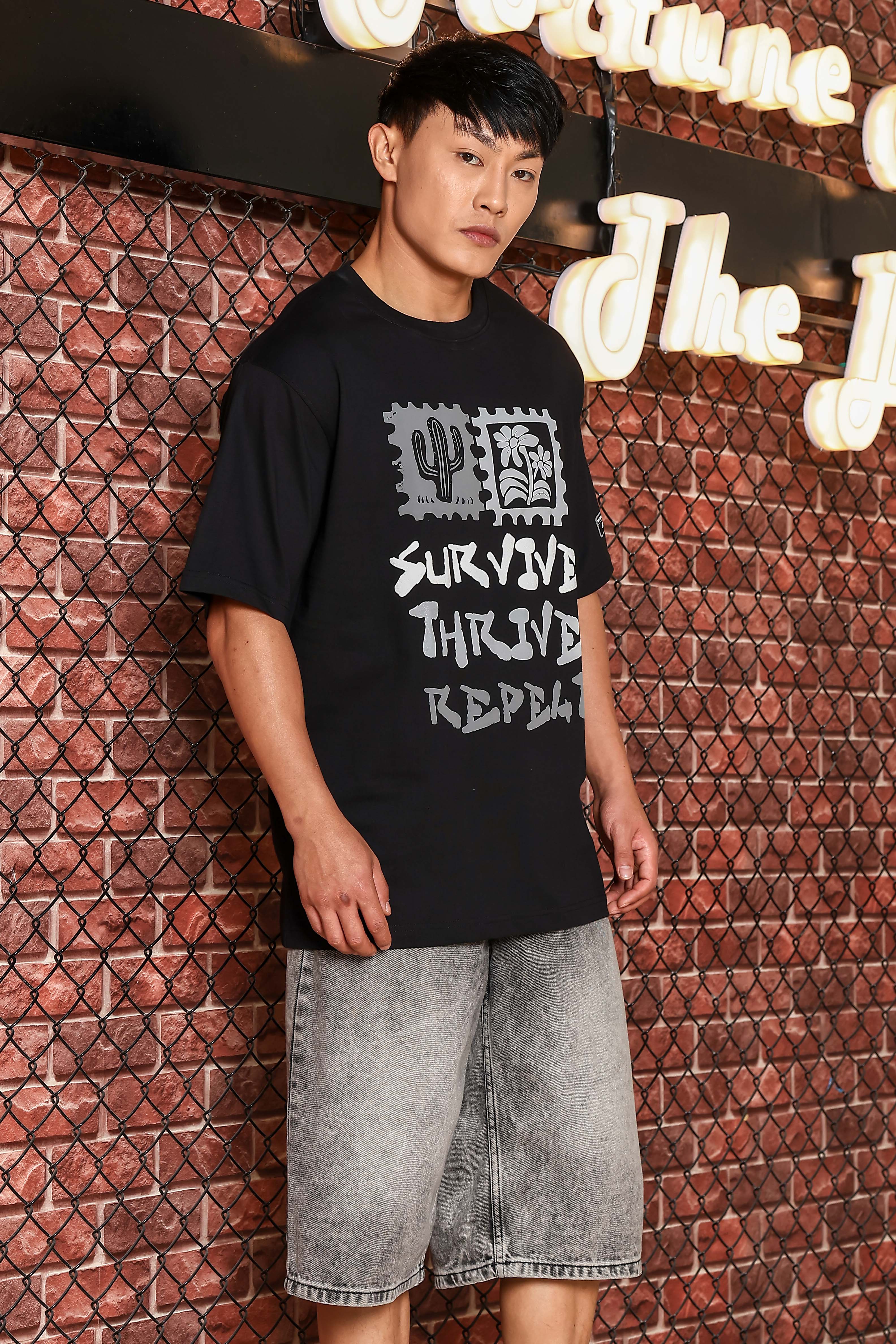 Men Black Oversized Print T-shirt - Image 9