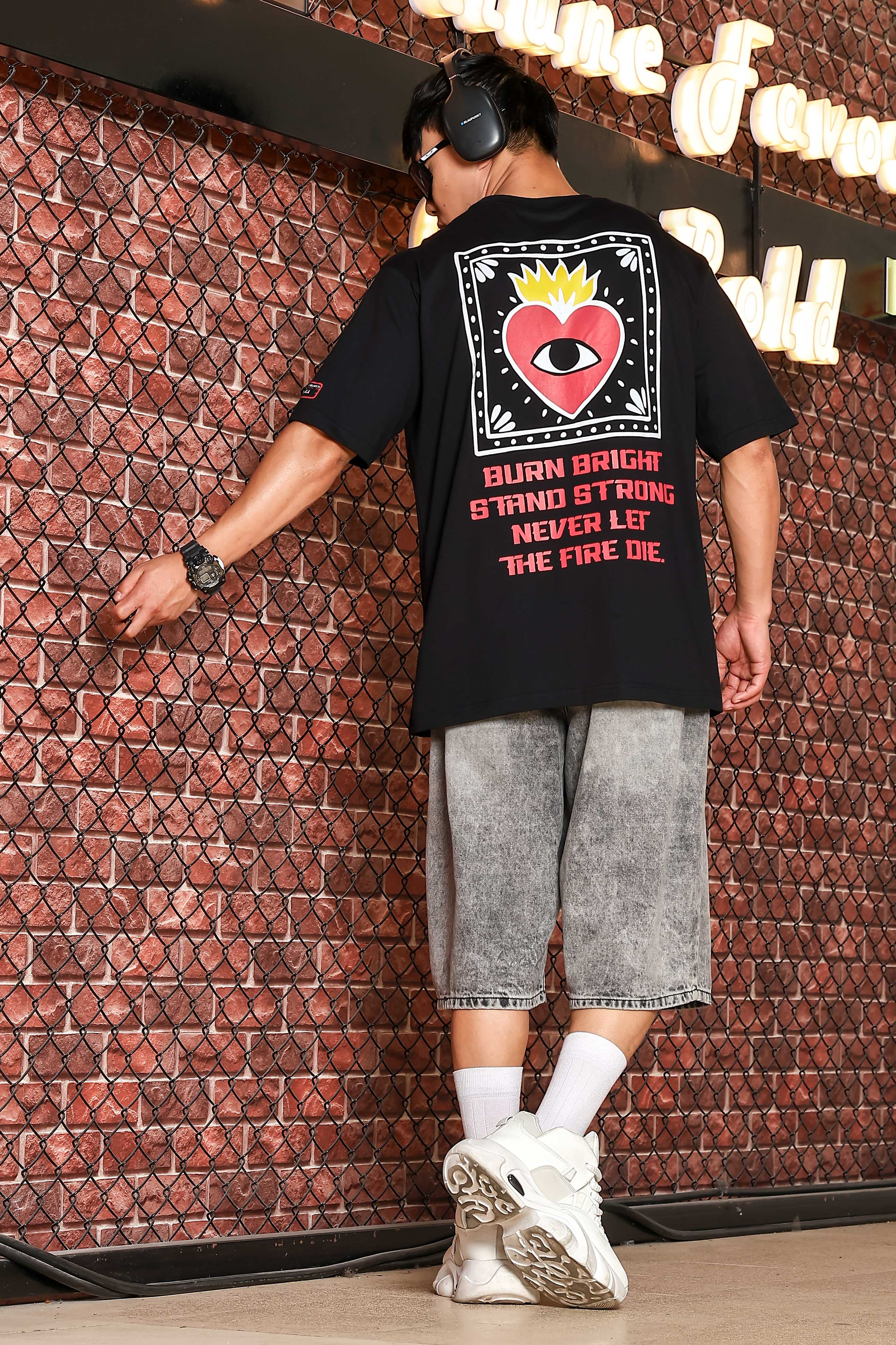 Men Black Oversized Print T-shirt - Image 3