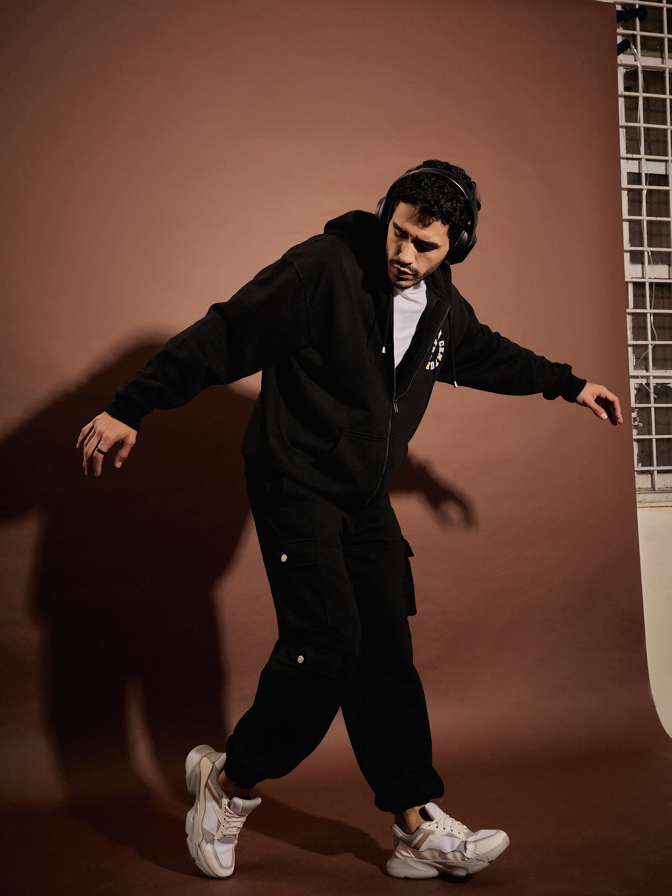 Men Black  Oversized Zipper Hoodie With Joggers - Image 6