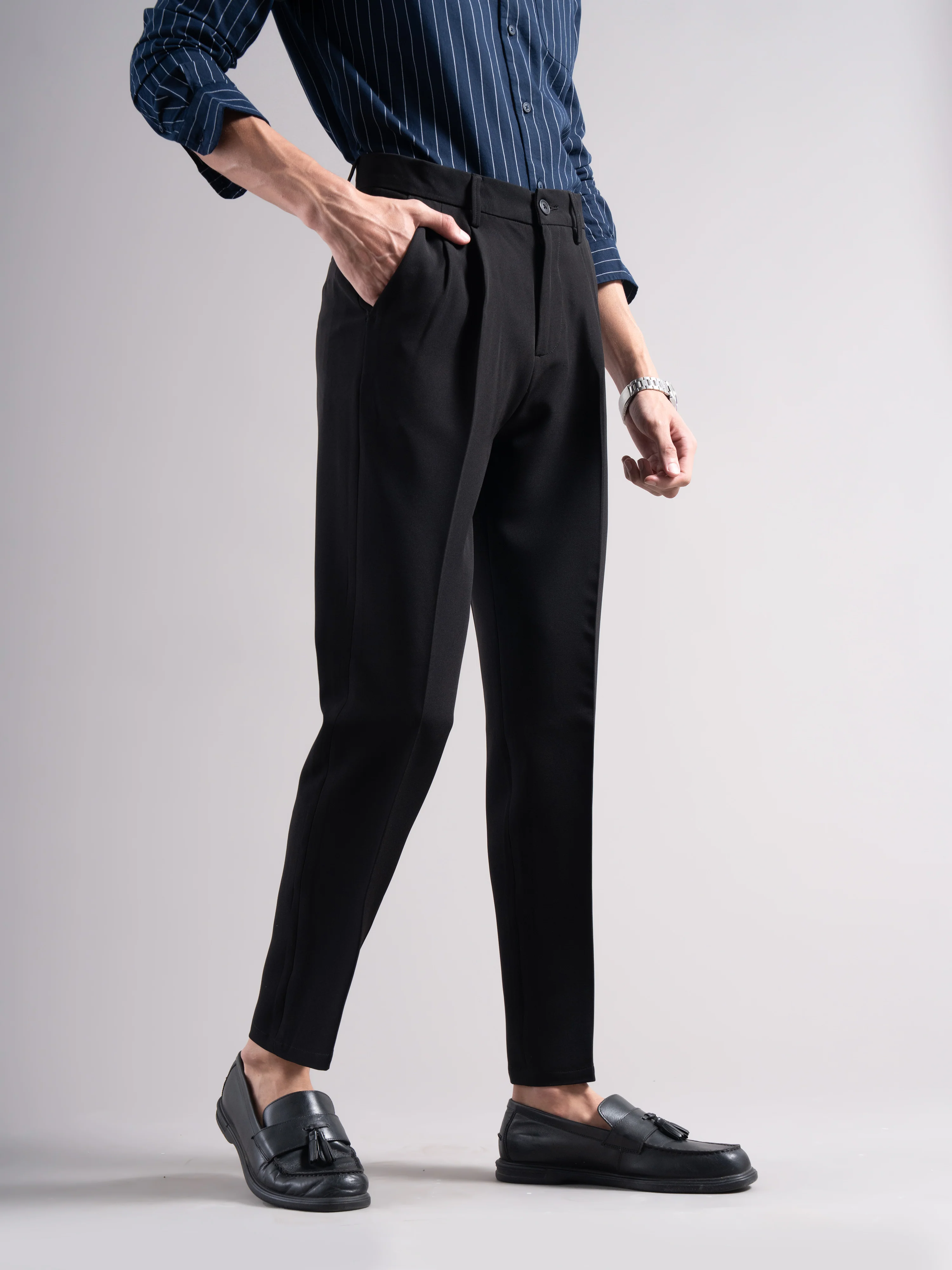 Men Black Pleated Chinos Trousers - Image 3