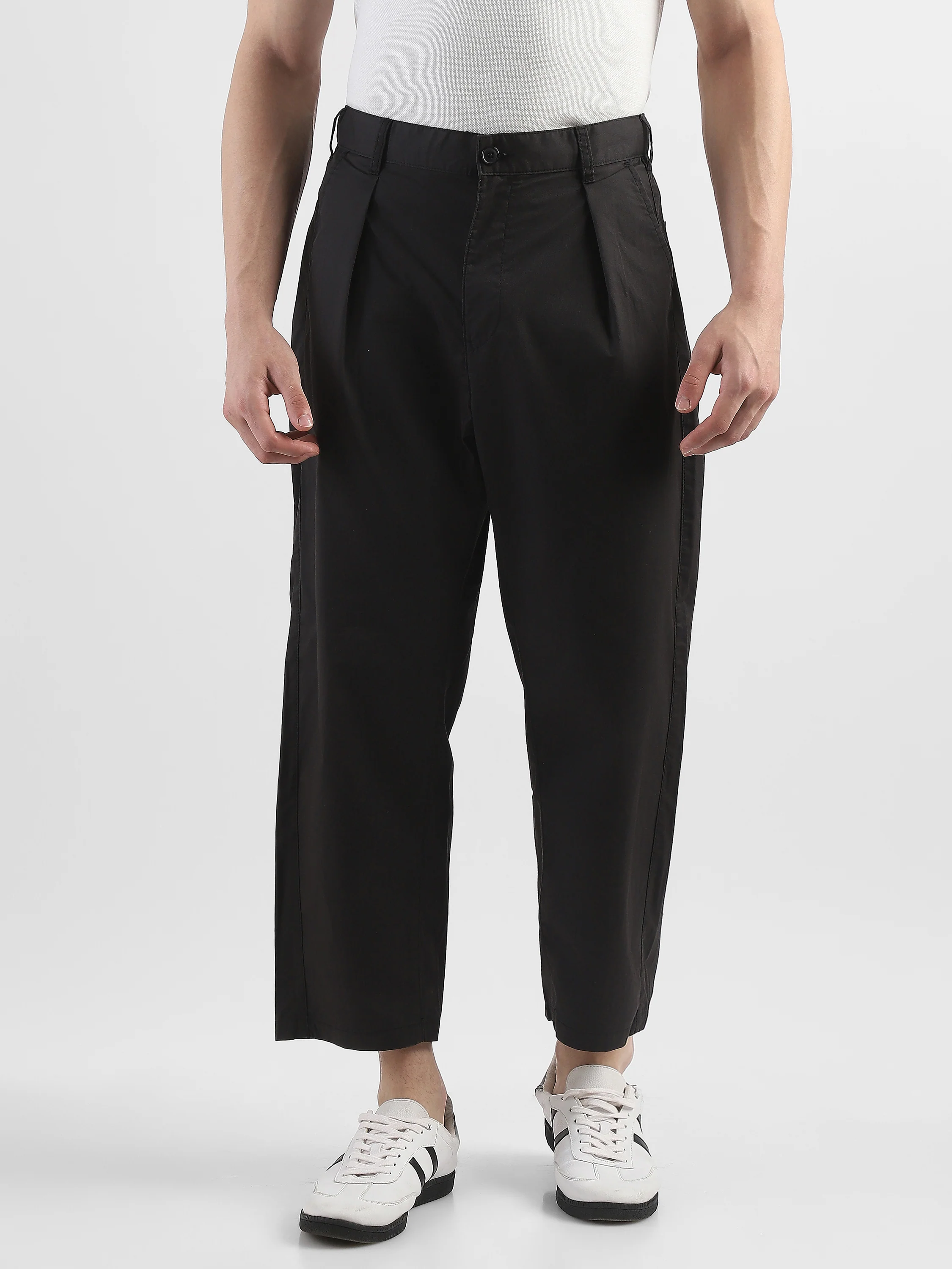 Men Black Pleated Mid Rise Comfort Fit Trousers - Image 2