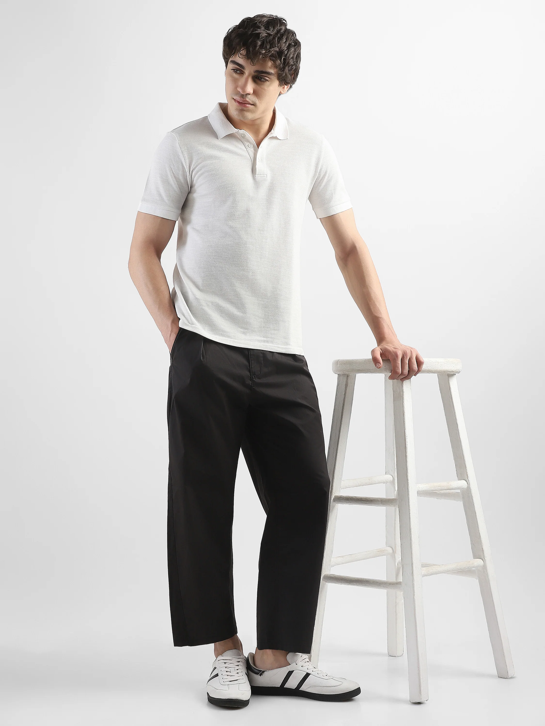 Men Black Pleated Mid Rise Comfort Fit Trousers - Image 3