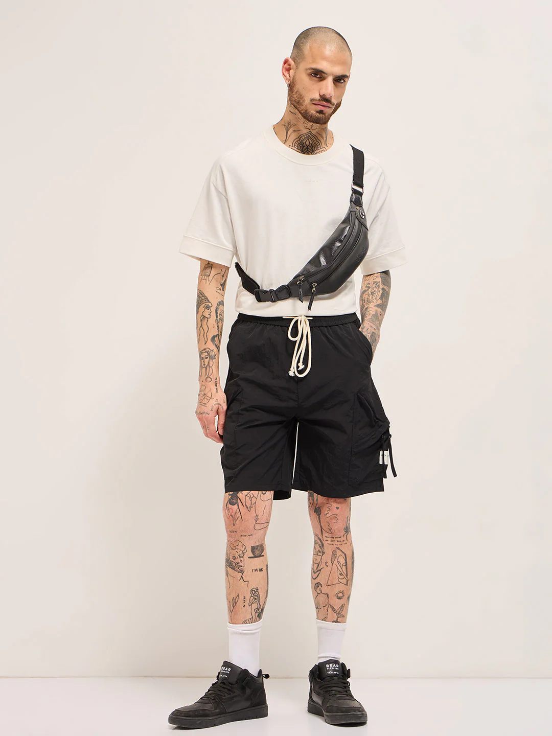 Men Black Polyester Regular Fit Knee-Length Cargo Shorts - Image 4