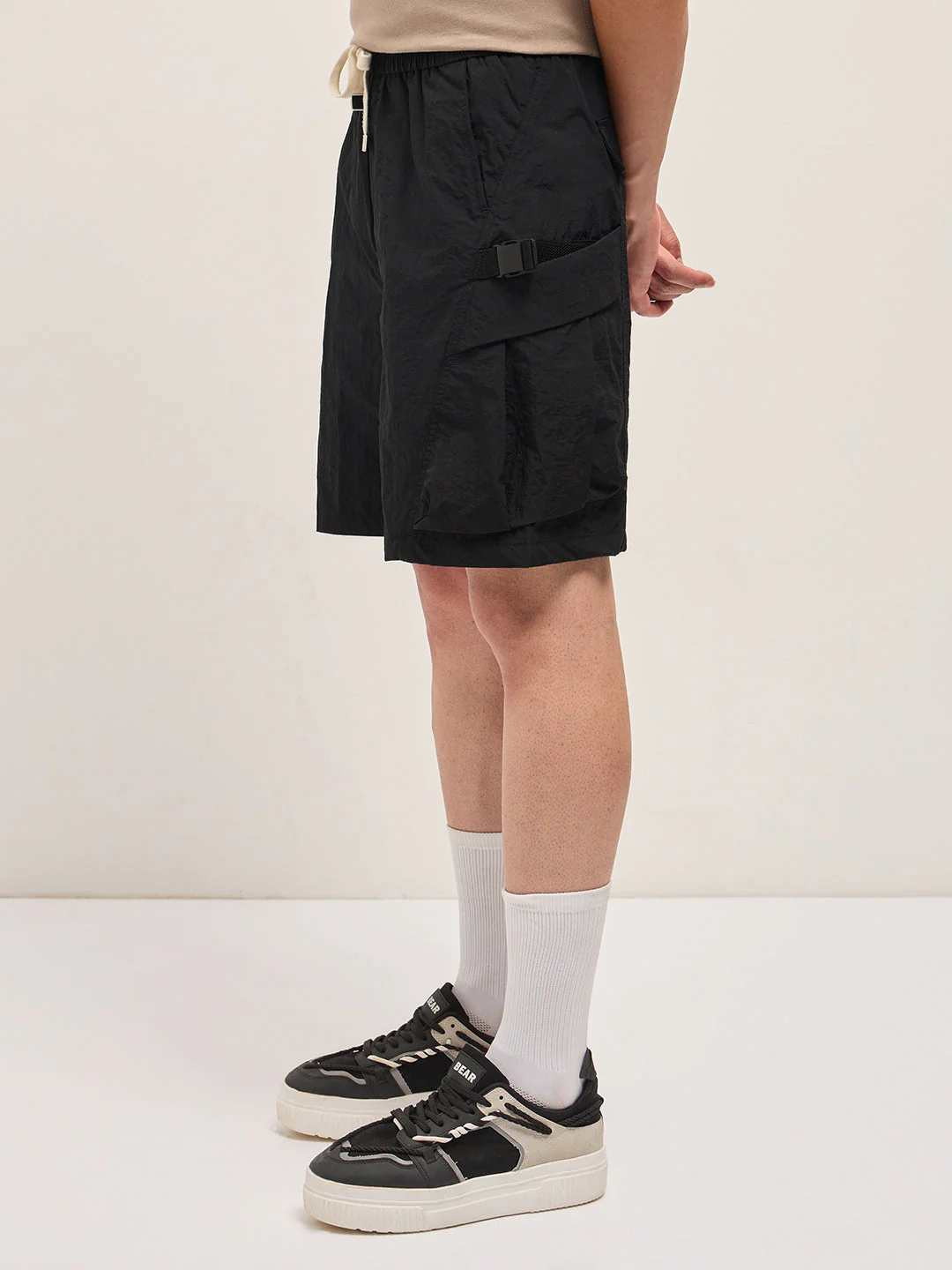 Men Black Polyester Regular Fit Knee-Length Utility Cargo Shorts - Image 3